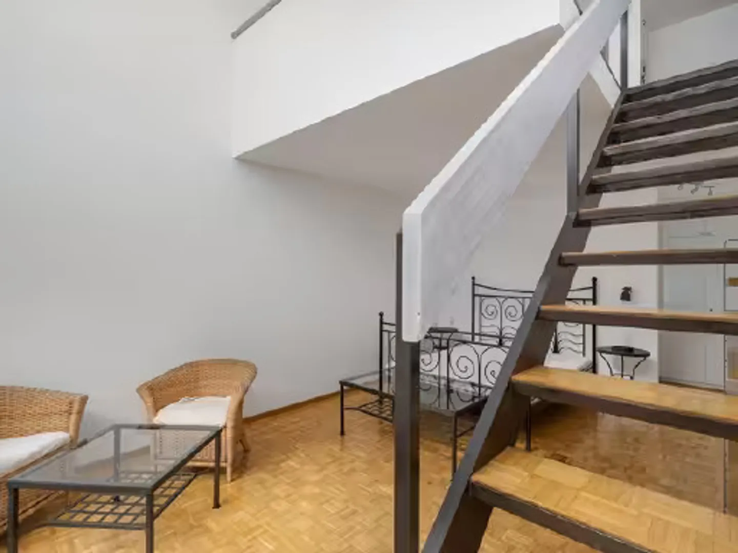 Bright Apartment with Garden Access - Photo 7 of 9