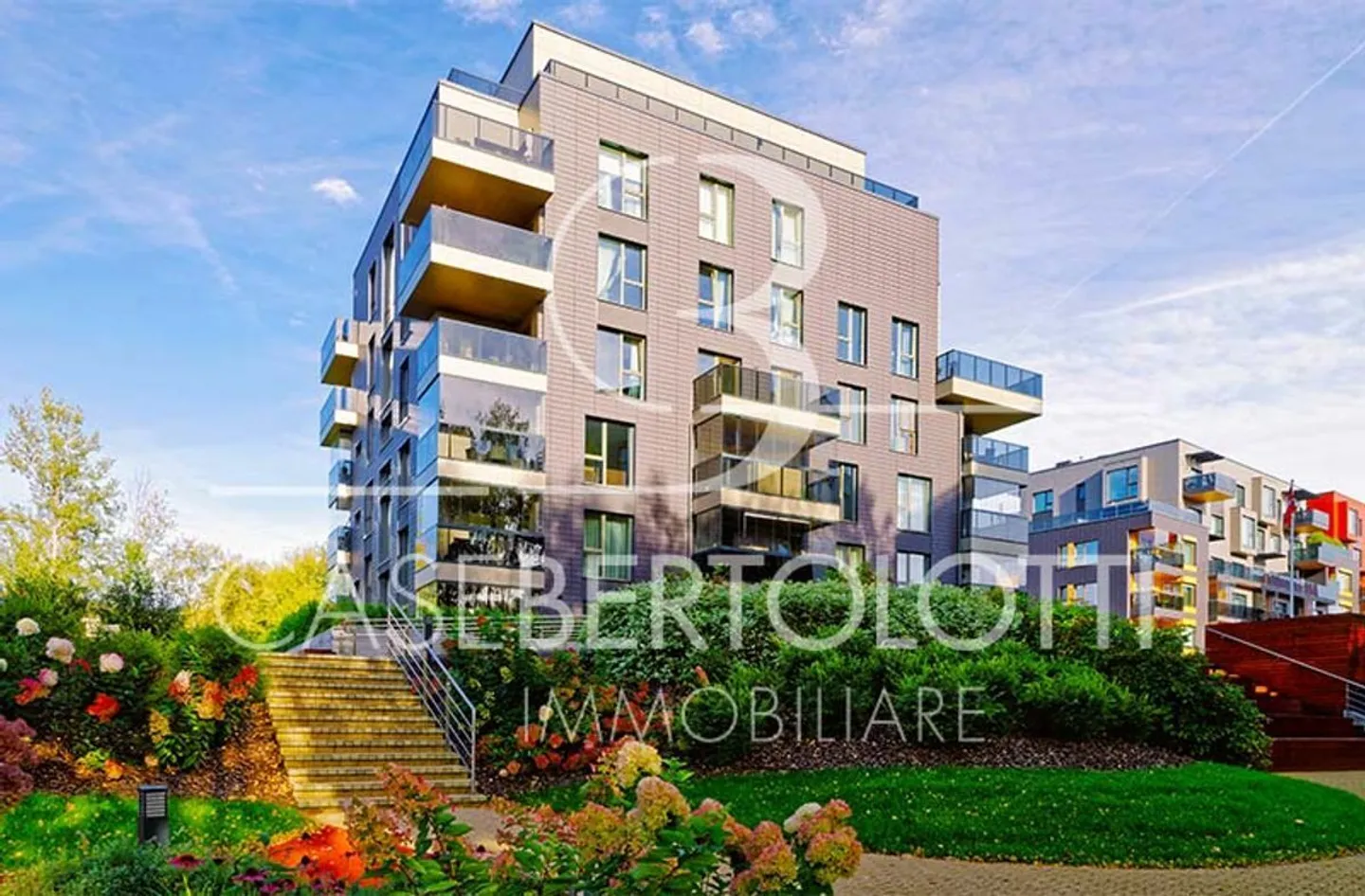 Wohnhaus mit 5 Appartements an ruhiger Lage am Monte Caslano - Foto 1 von 2