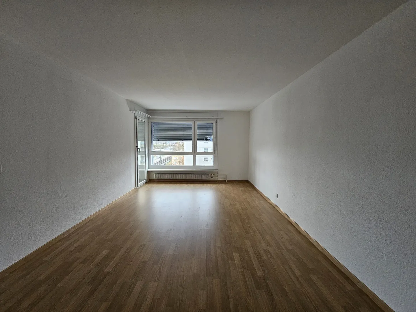 Appartement 4.5 pièces confortable dans un emplacement calme - Photo 3 sur 8