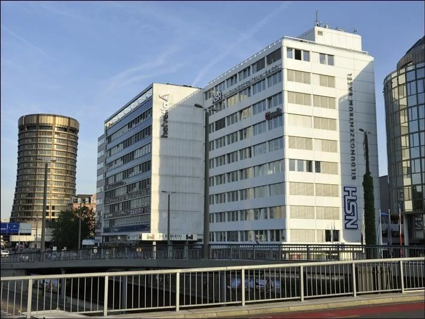 Parking space in AEH near the train station - CHF 100 plus VAT - Photo 1 of 1