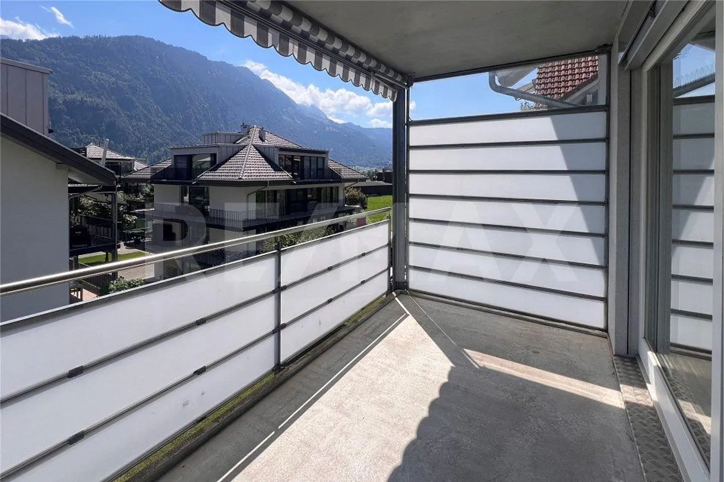 Grosse 5 Zimmer Wohnung am Ortsrand von Unterseen, flexibel und hell! - Foto 2 von 11