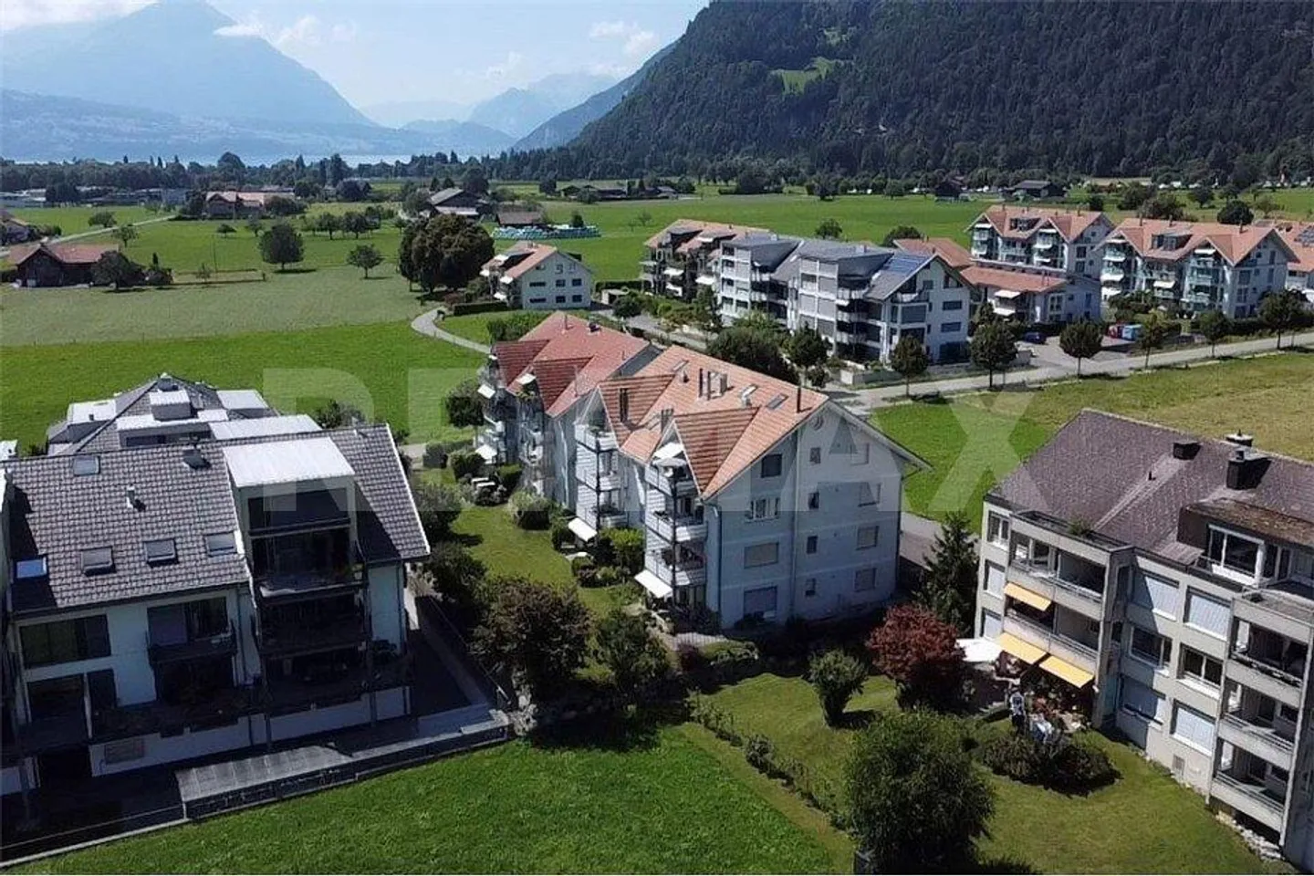 Grosse 5 Zimmer Wohnung am Ortsrand von Unterseen, flexibel und hell! - Foto 3 von 11