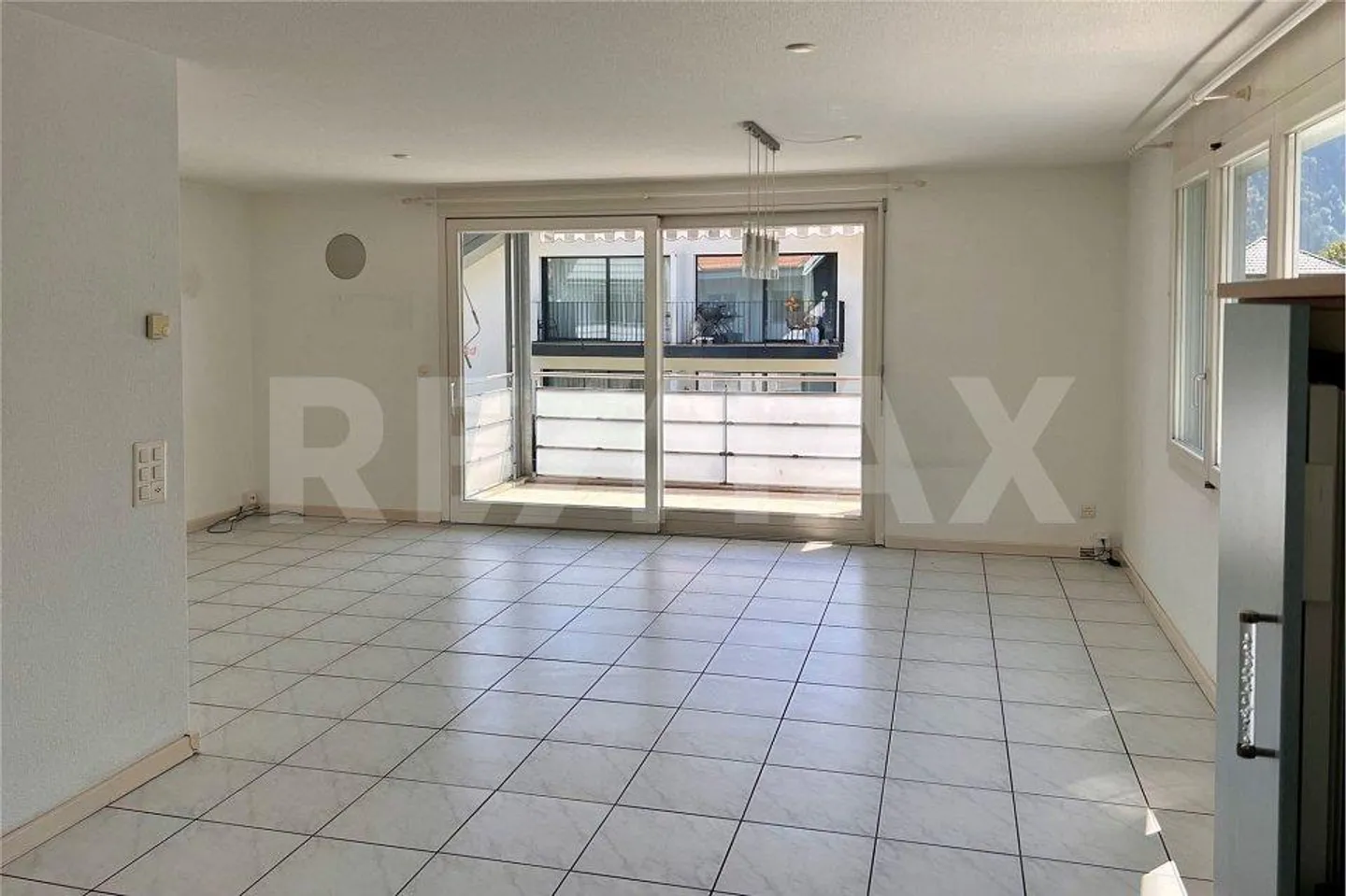 Grosse 5 Zimmer Wohnung am Ortsrand von Unterseen, flexibel und hell! - Foto 6 von 11