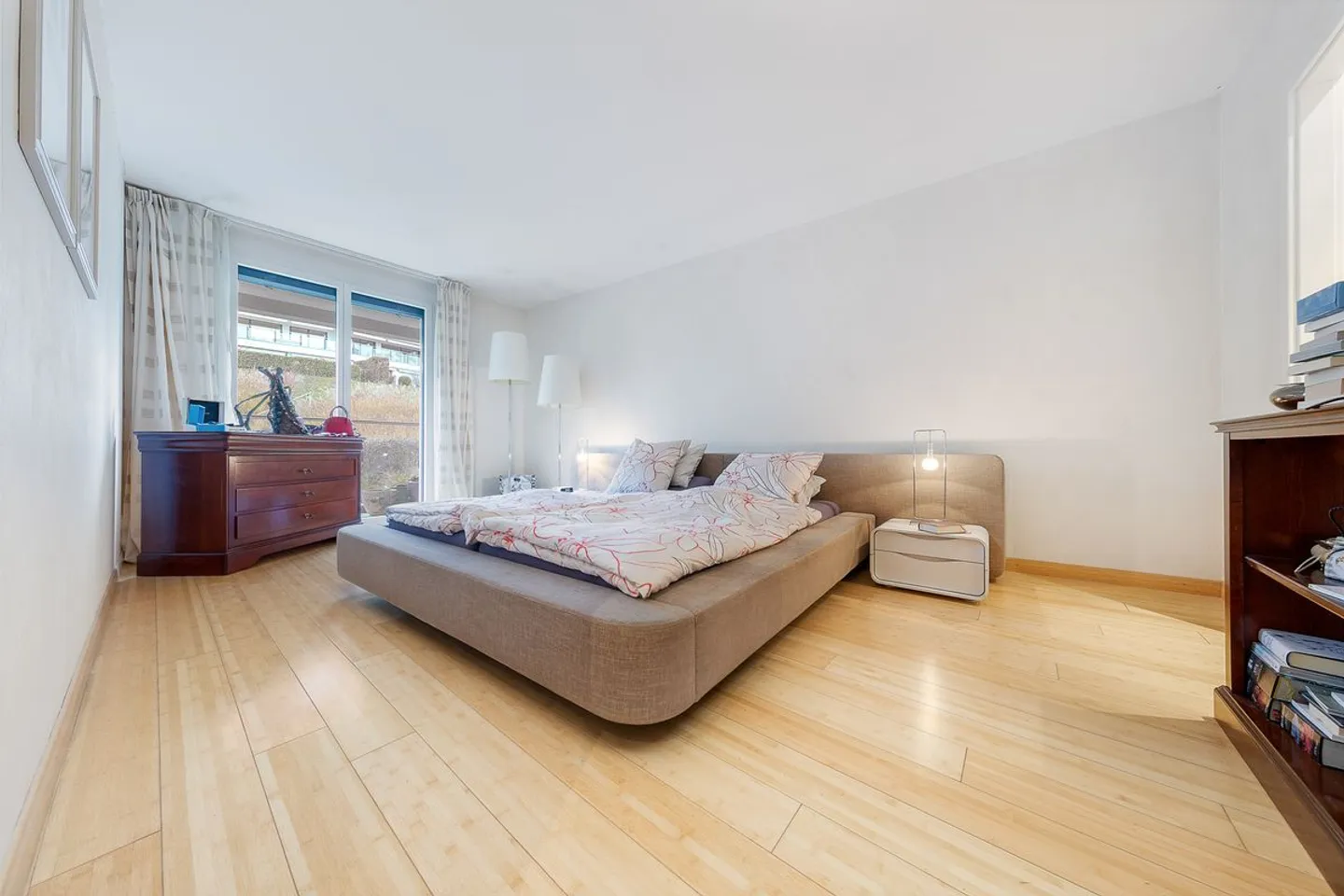 Spacious 3.5-room apartment in La Conversion with beautiful south terrace - Photo 4 of 12