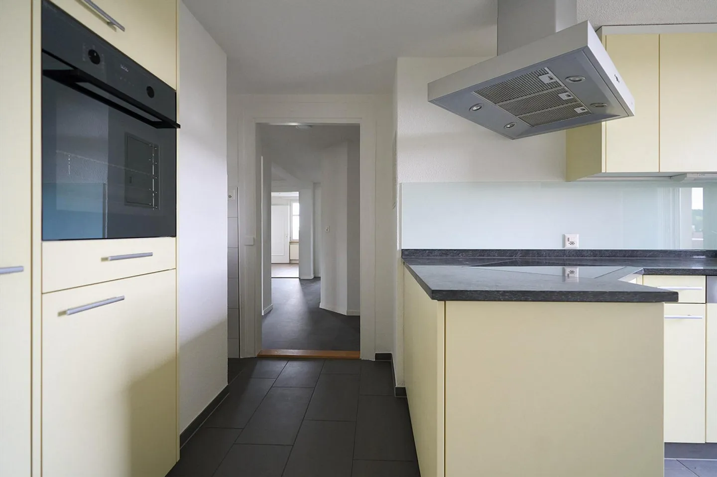 Charming Apartment in a Central Location - Photo 13 of 18