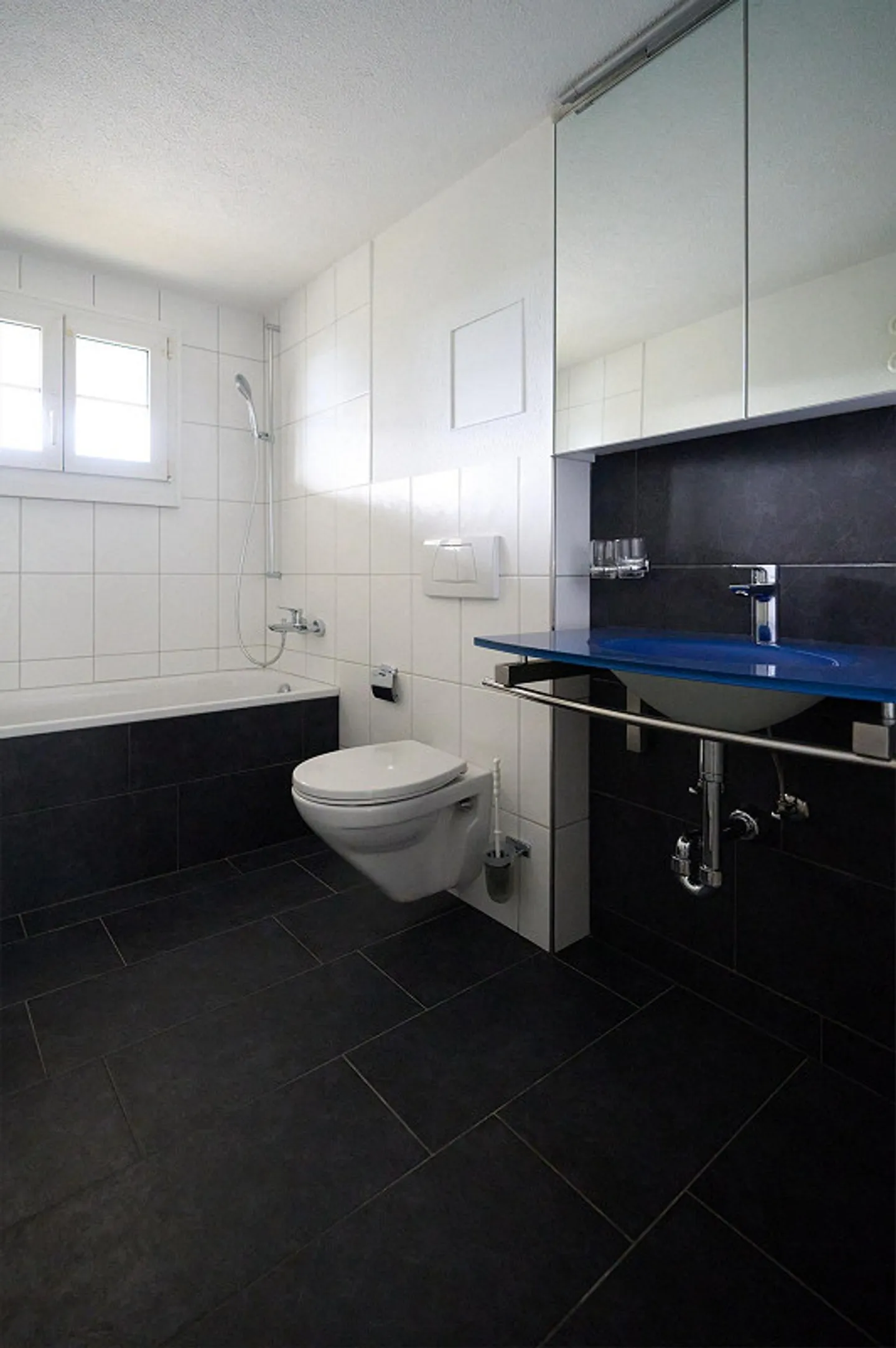 Charming Apartment in a Central Location - Photo 14 of 18
