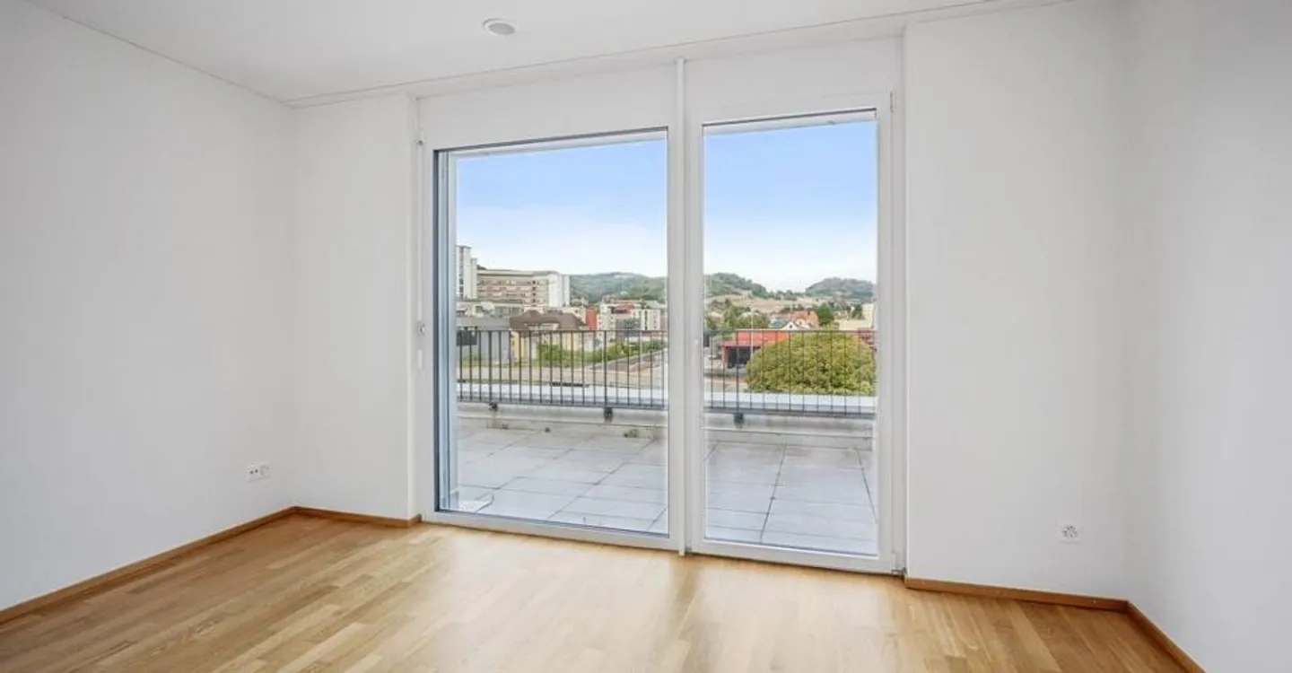Stunning 3.5-room penthouse apartment for rent in Liestal - Photo 4 of 9