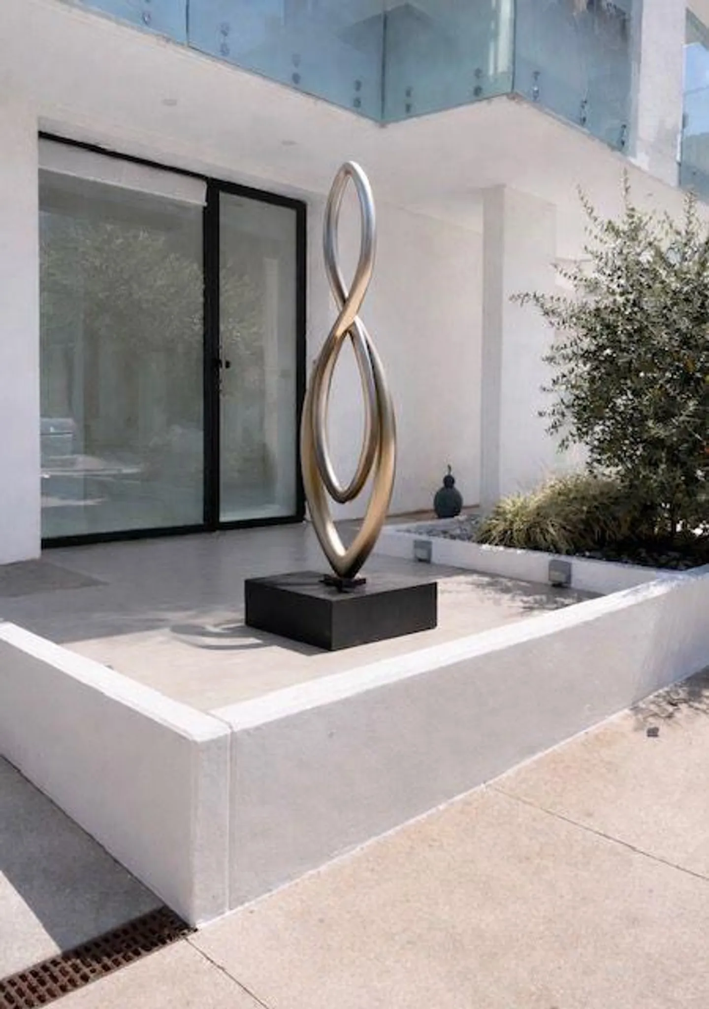 Spazio Commerciale con Giardino Privato - Foto 8 di 9