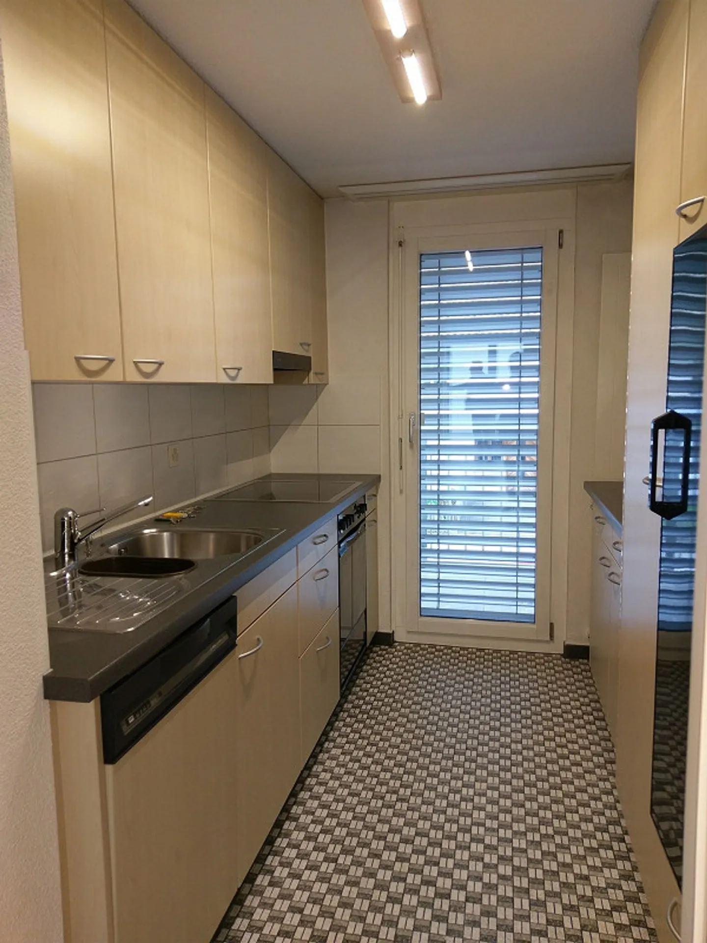 Appartement spacieux de 4 1/2 pièces avec grand balcon à Buochs - Photo 2 sur 11