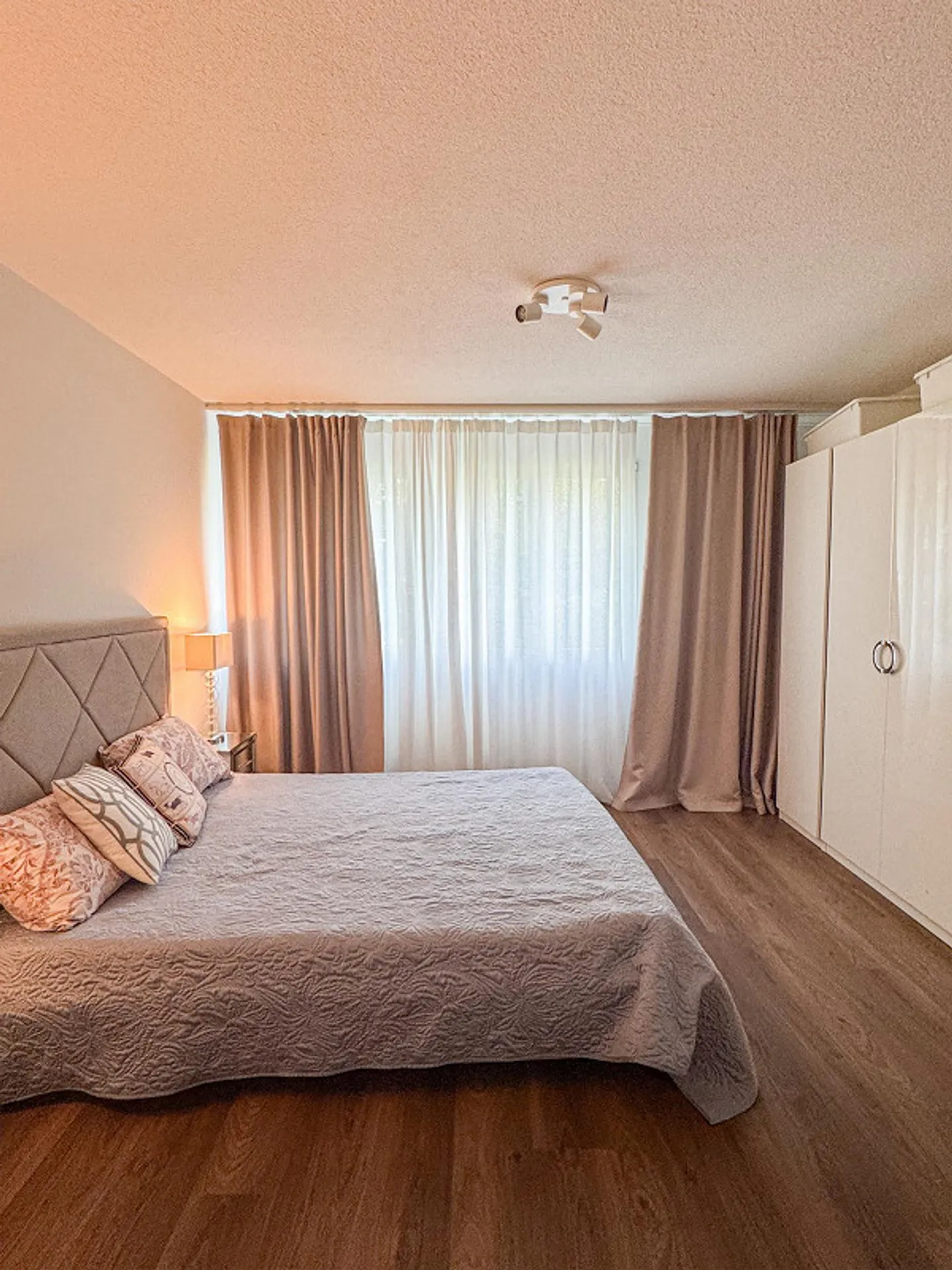 Helles möbliertes Apartment in Baar - Foto 11 von 14