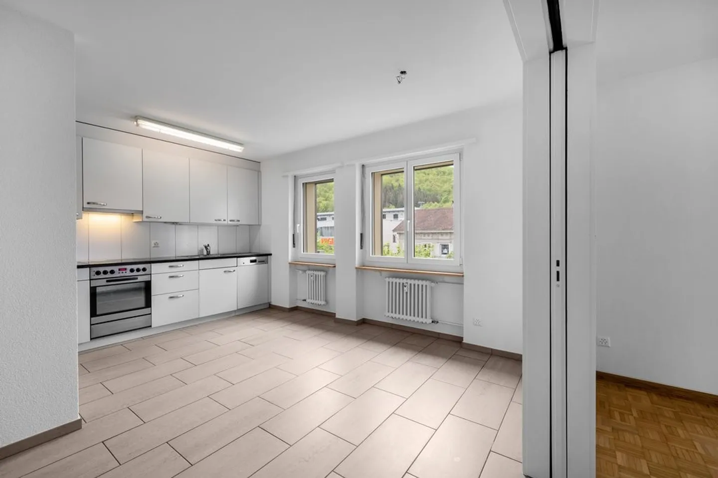 Appartement spacieux dans un emplacement central directement à la gare - Photo 2 sur 8