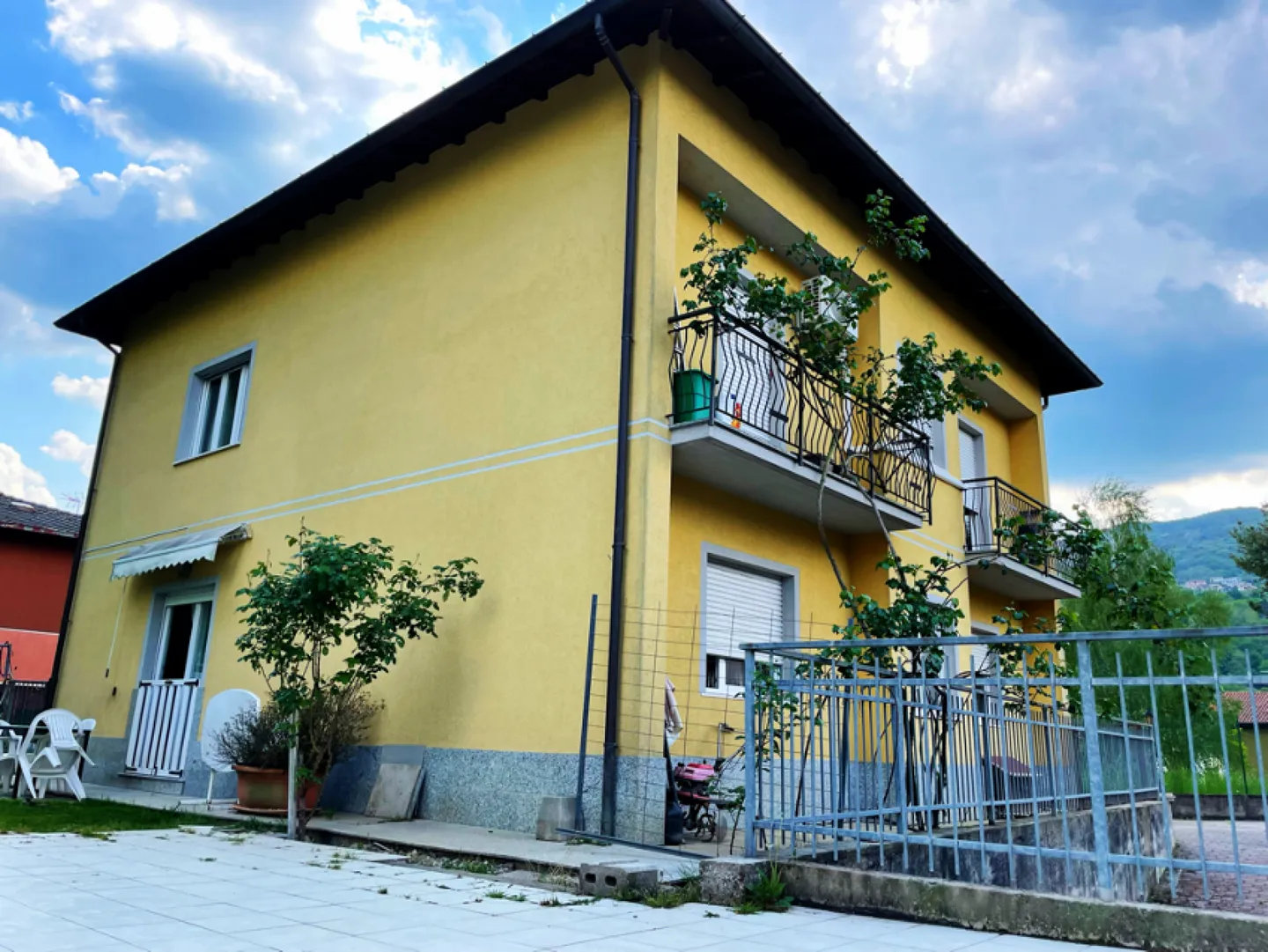 House with 2 apartments of 108 m2 - Photo 2 of 9