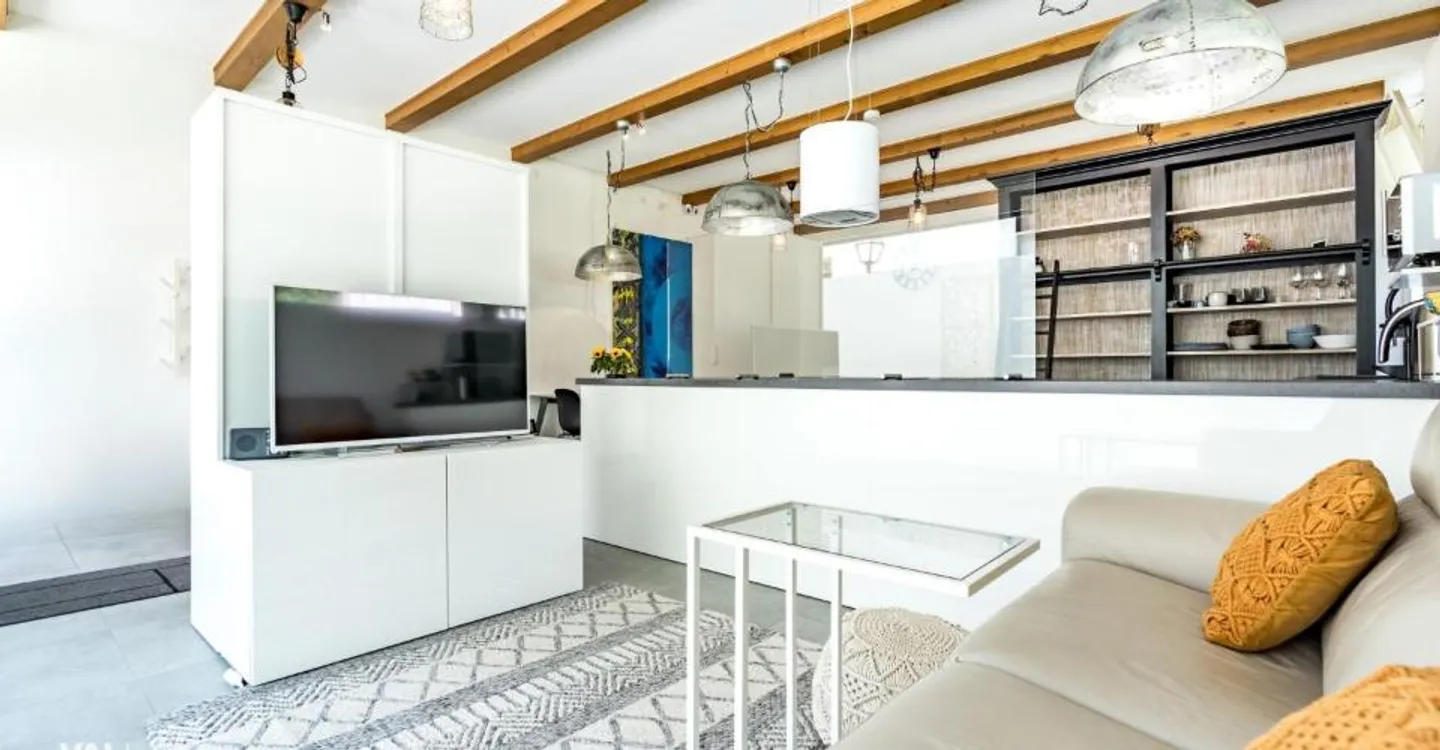 Une maison qui va bien au-delà de l'ordinaire (résidence principale) - Photo 2 sur 13