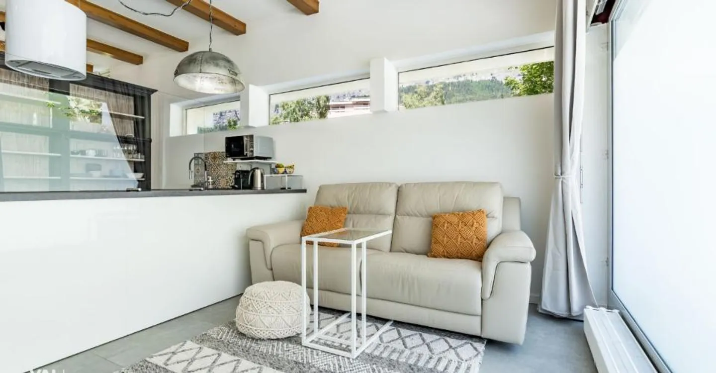 Une maison qui va bien au-delà de l'ordinaire (résidence principale) - Photo 3 sur 13