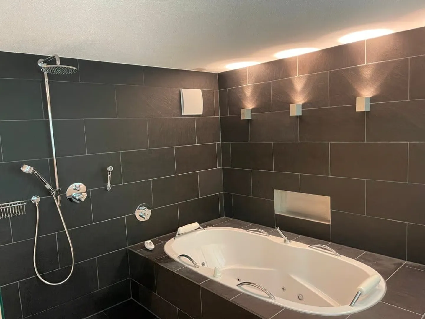 Appartement de jardin moderne 4½ pièces dans un développement haut de gamme - Photo 9 sur 10