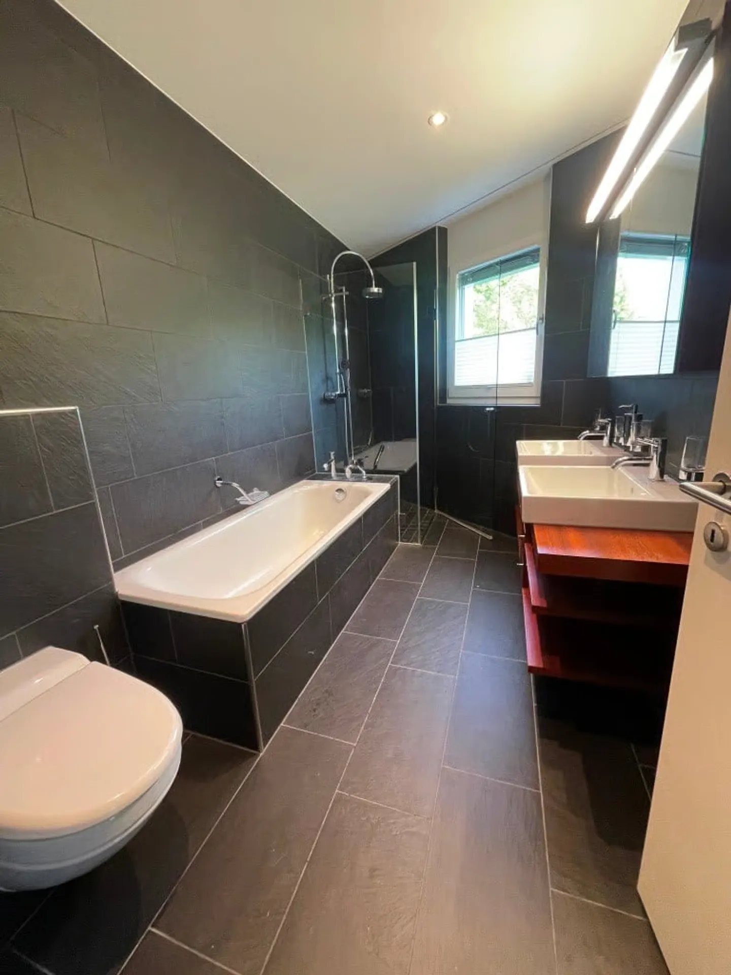 Appartement de jardin moderne 4½ pièces dans un développement haut de gamme - Photo 7 sur 10