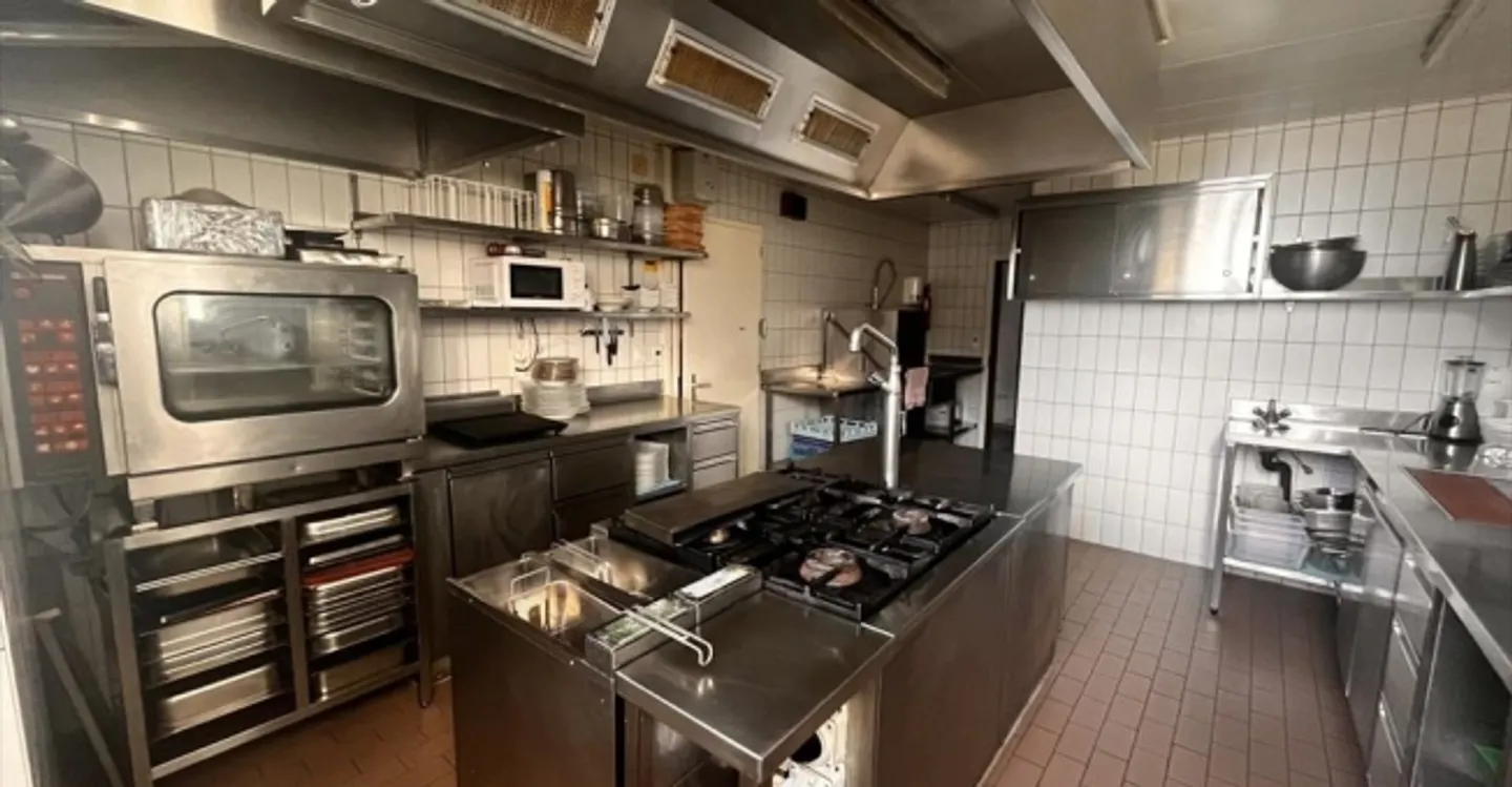 Immeuble mixte à louer - Photo 3 sur 7
