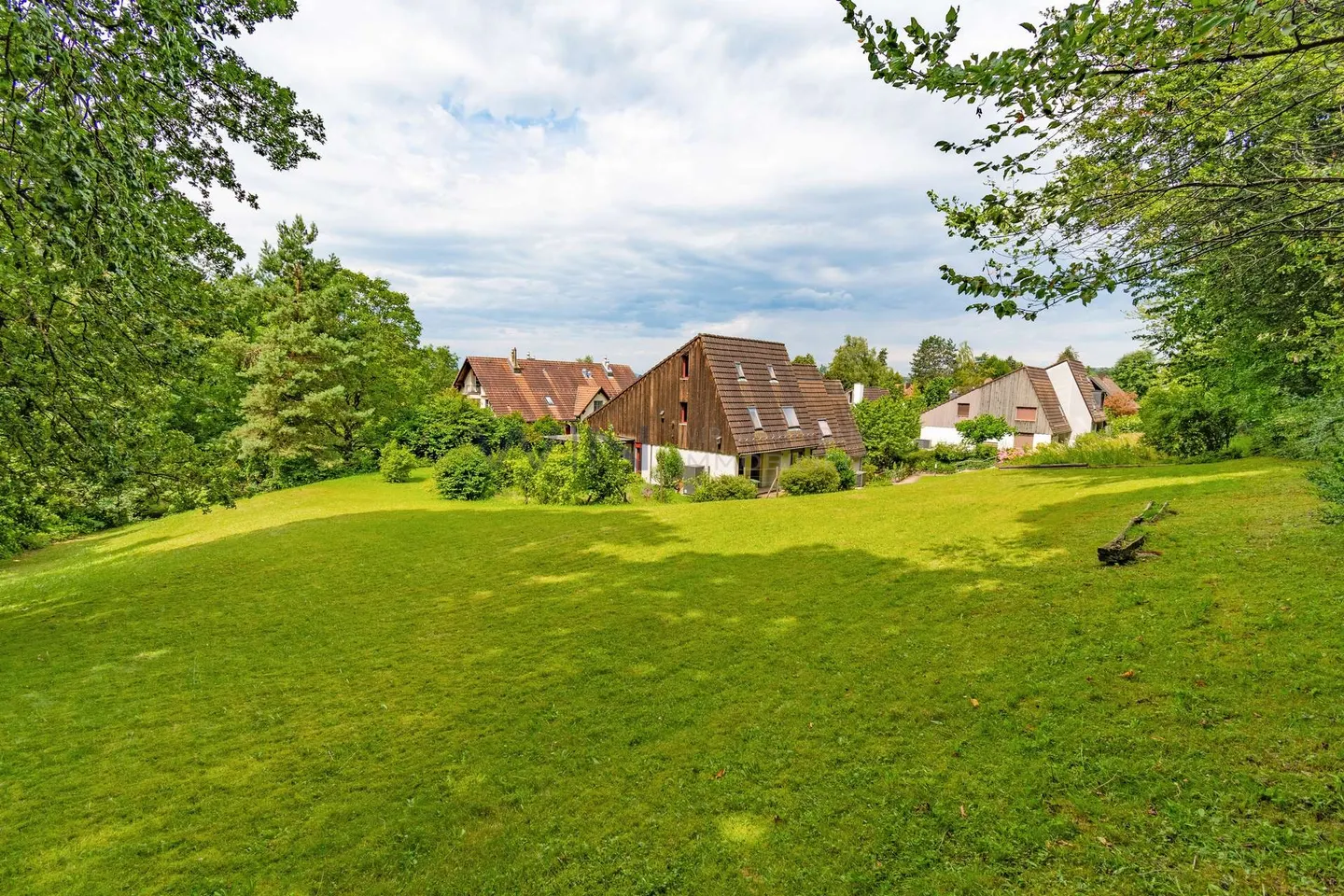 Spacious Family Home by the Forest - Photo 2 of 12