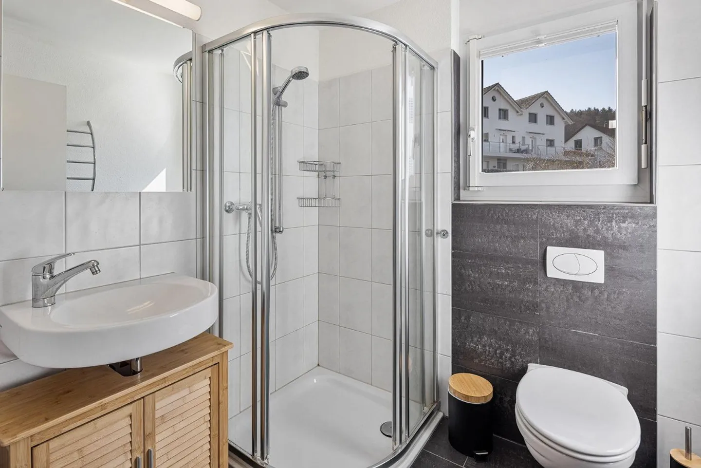 Sunny, Quiet Semi-Detached Family House (6½ Rooms) in Hüttikon ZH - Photo 8 of 13