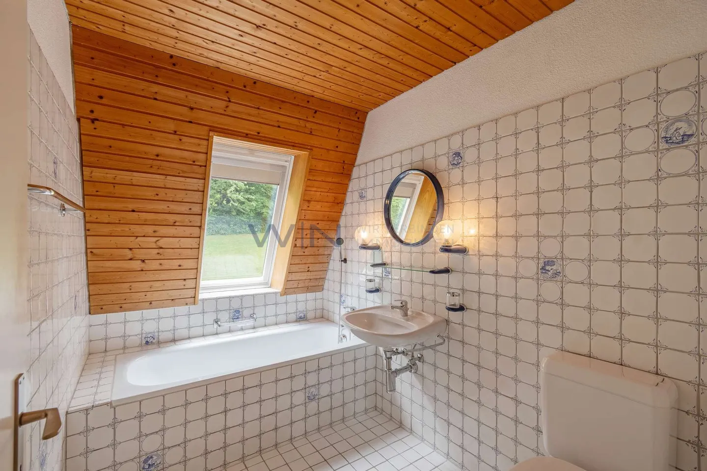 Spacious Family Home by the Forest - Photo 8 of 12