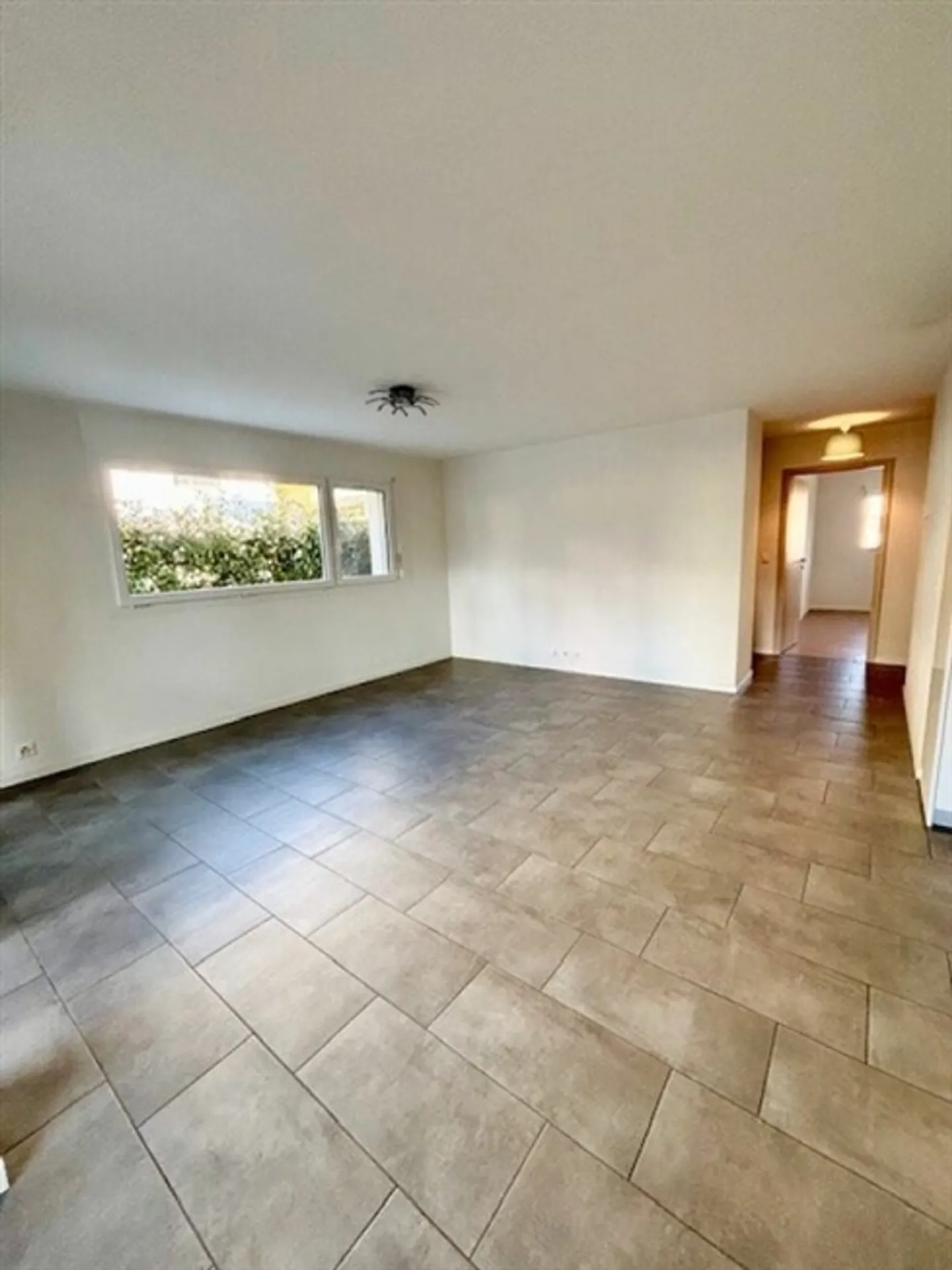 «4.5 Zimmerwohnung mit Garten» - Foto 3 von 10