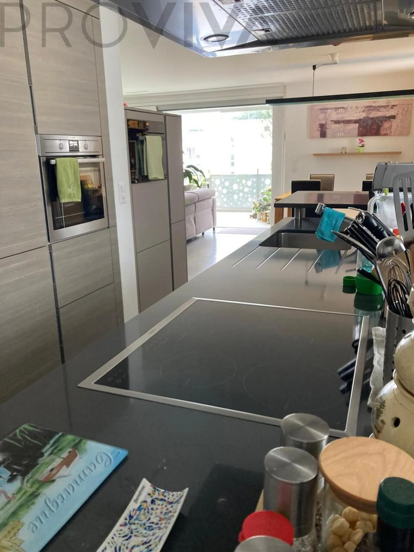 Helle 5,5-Zimmer-Wohnung mit Wintergarten & Tiefgarage in Sierre - Foto 4 di 7