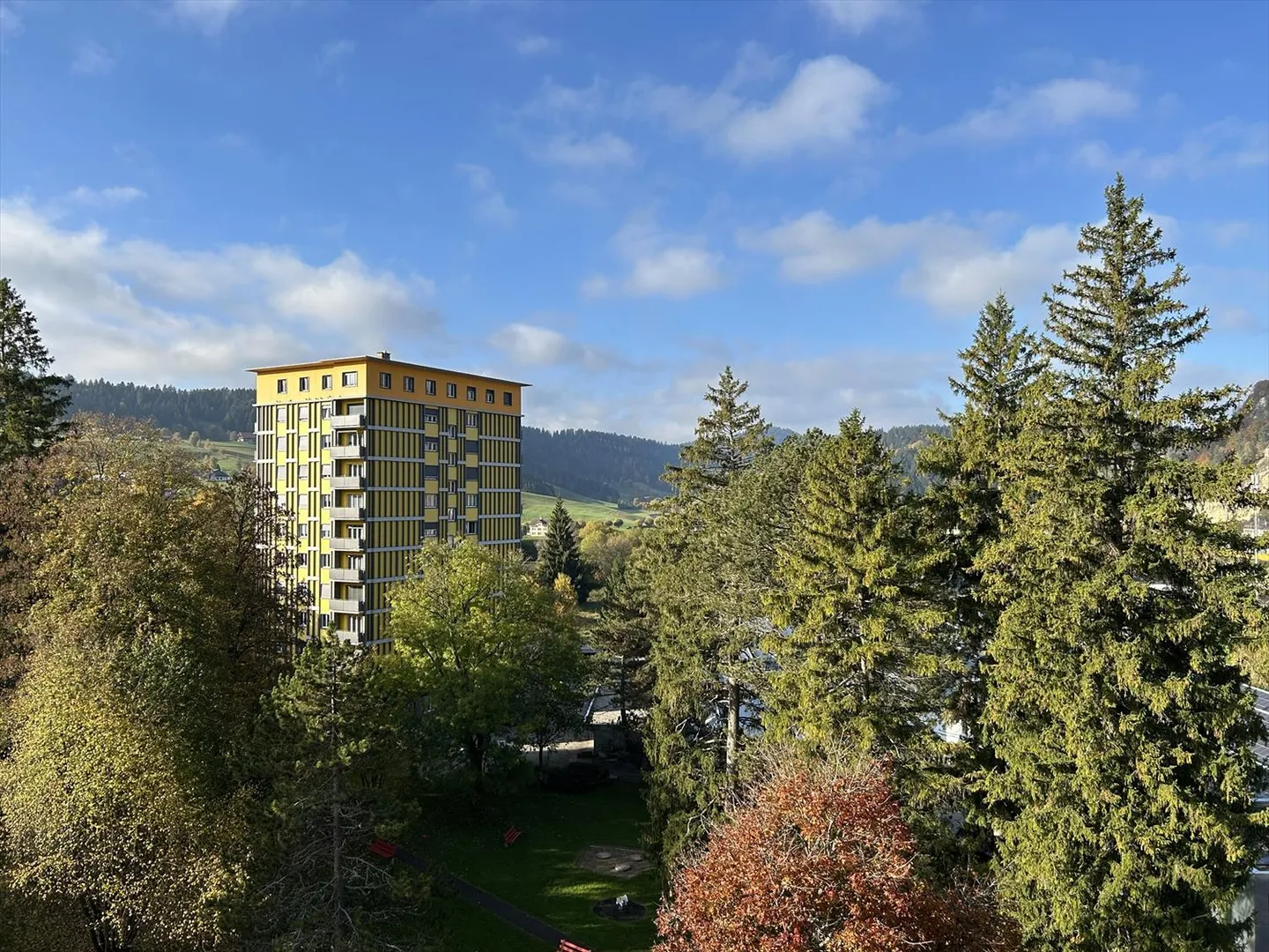 2.5 Room Apartment - Photo 2 of 7