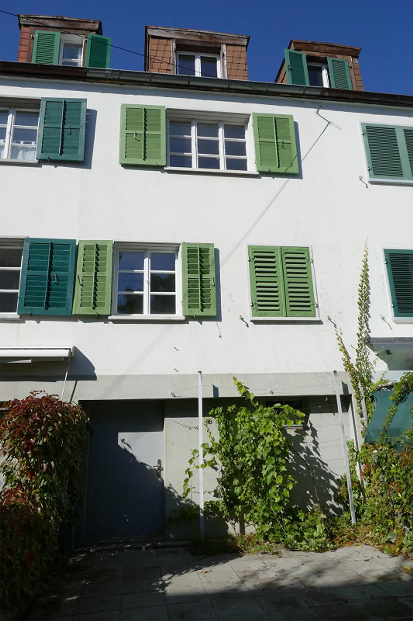 Charming Middle House for Small Family/Couple - Photo 2 of 8