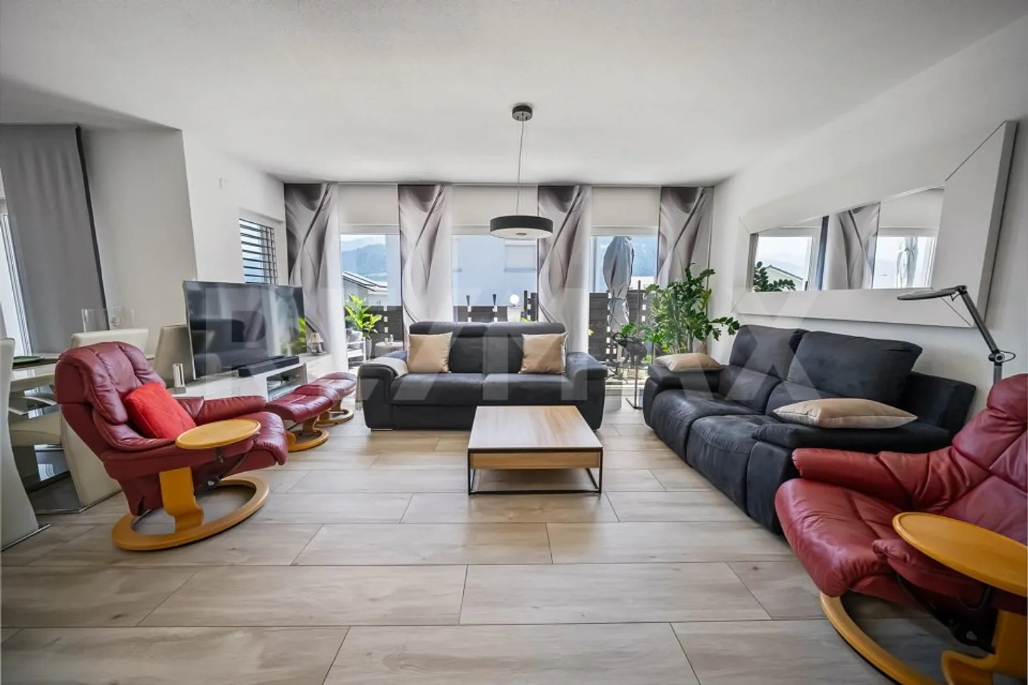 Elegance and comfort on one level in the heart of Chamoson - Photo 8 of 13