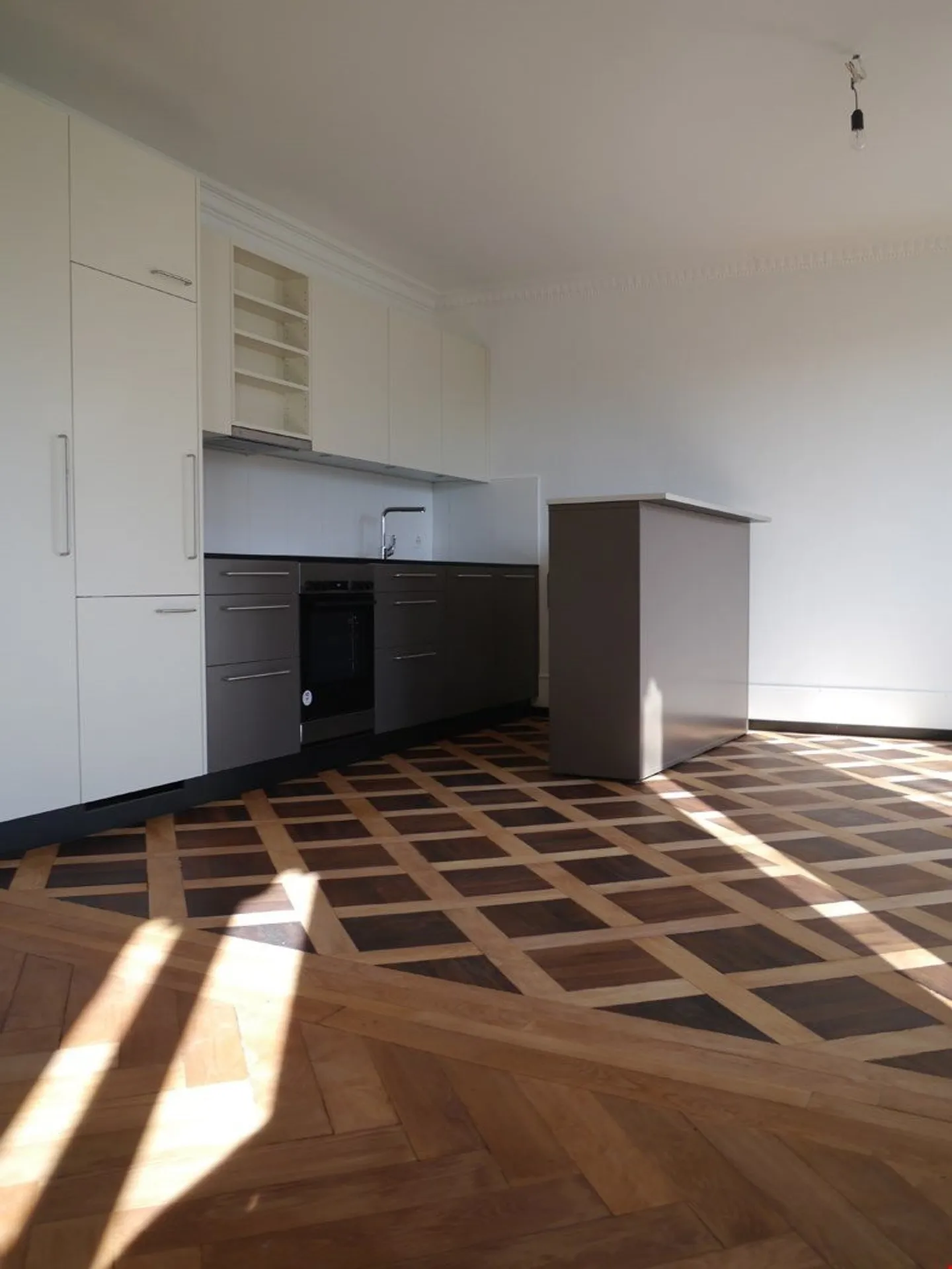 Appartamento 3.5 locali con balcone e giardino condiviso - Foto 3 di 9