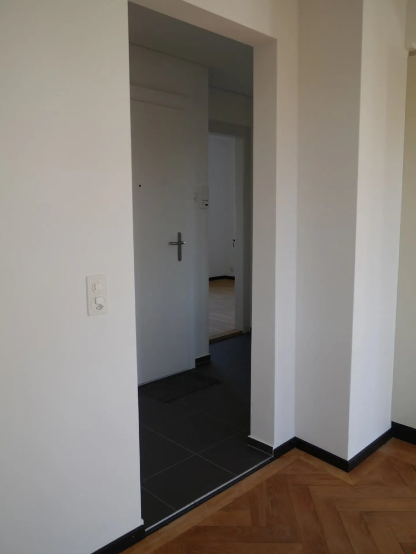 Appartamento 3.5 locali con balcone e giardino condiviso - Foto 7 di 9