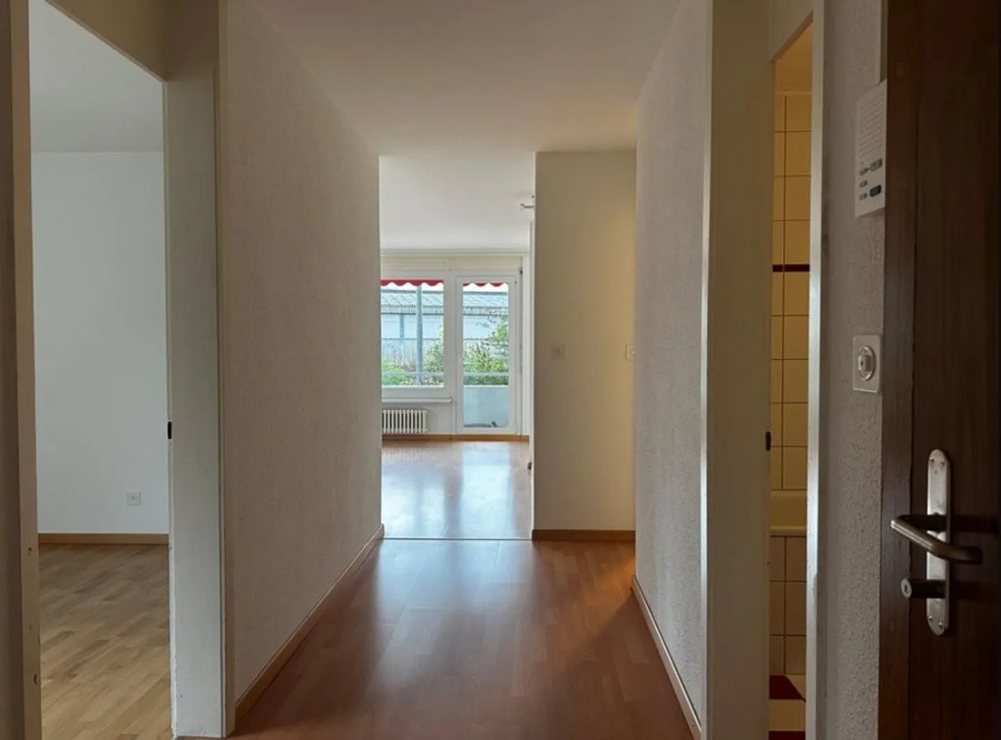 Appartement spacieux de 3,5 pièces - Photo 2 sur 7