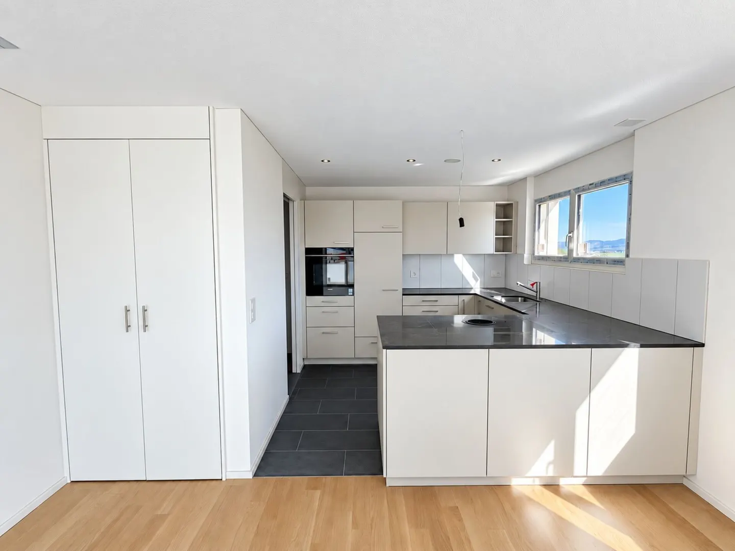 Appartement 4.5 pièces avec vue dégagée - Photo 3 sur 12