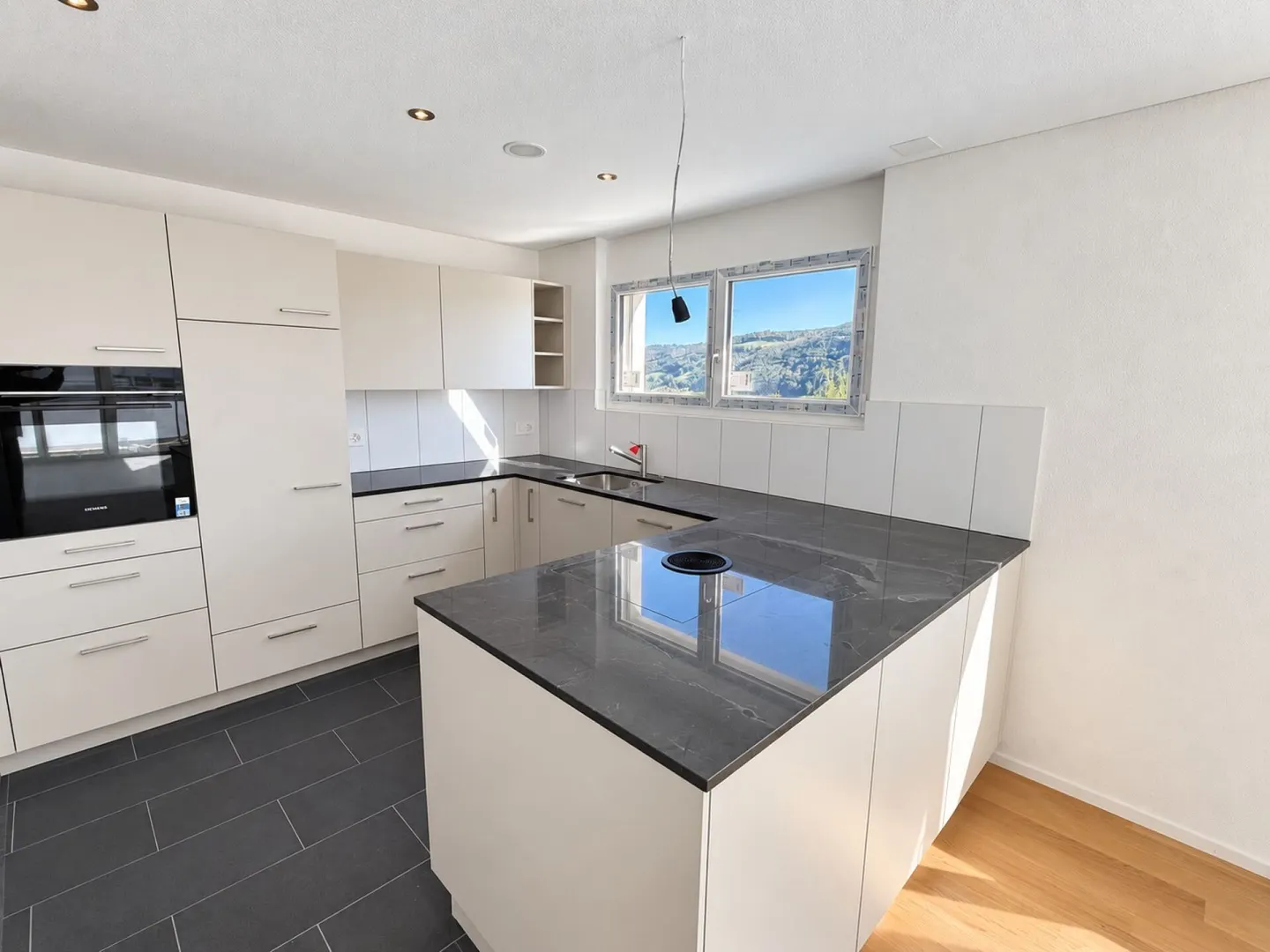 Appartement 4.5 pièces avec vue dégagée - Photo 4 sur 12