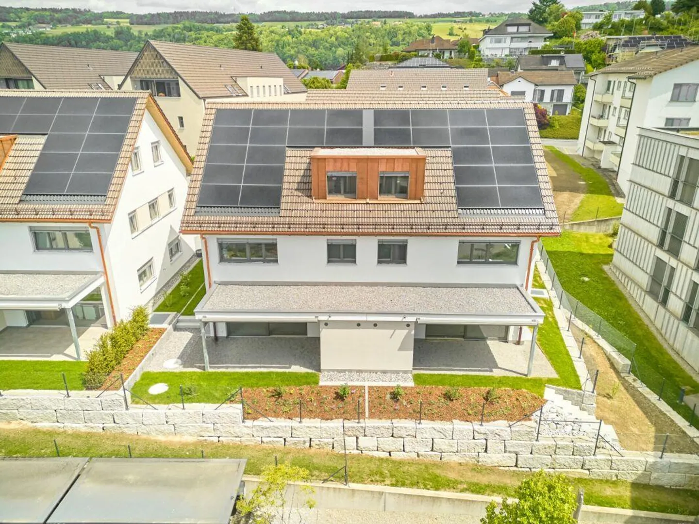 Maison double de 6 1/2 pièces avec surface de terrain utilisable - Photo 1 sur 14