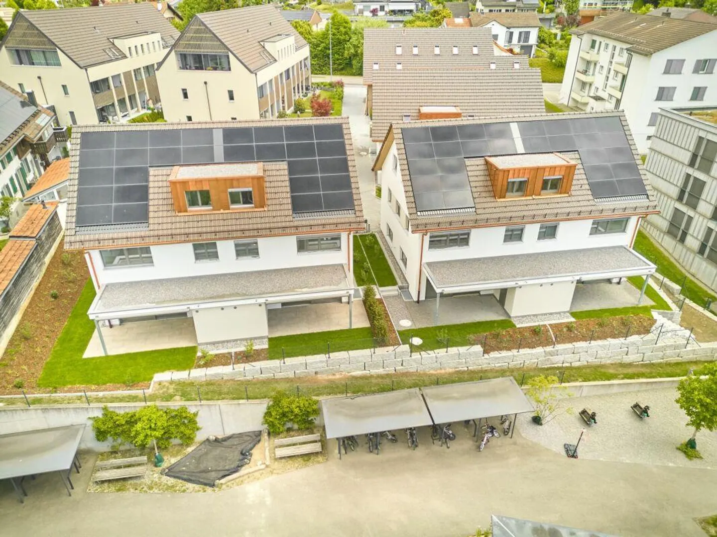 Maison double de 6 1/2 pièces avec surface de terrain utilisable - Photo 4 sur 14