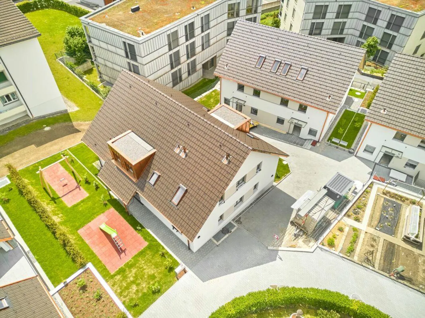 Maison double de 6 1/2 pièces avec surface de terrain utilisable - Photo 7 sur 14