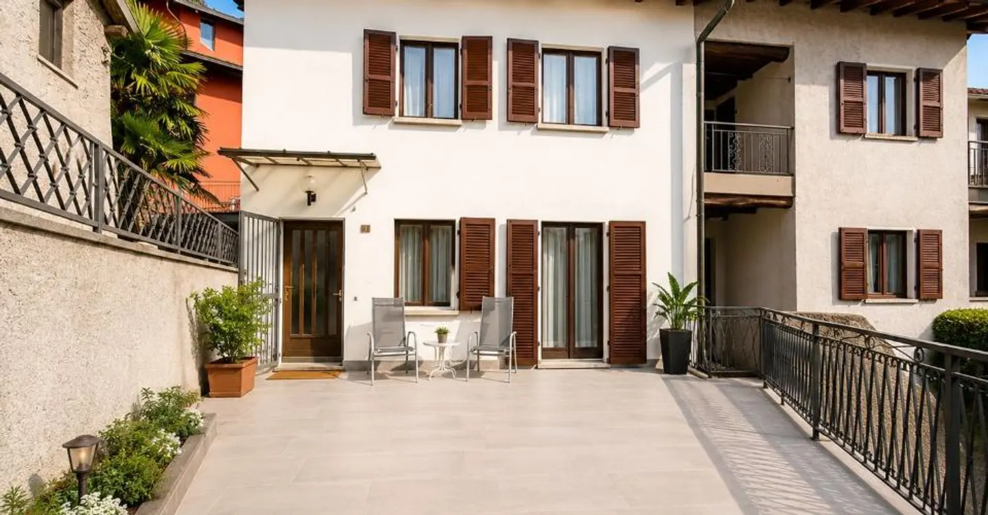 Villa direkt am See mit Anlegestelle - Foto 1 von 11
