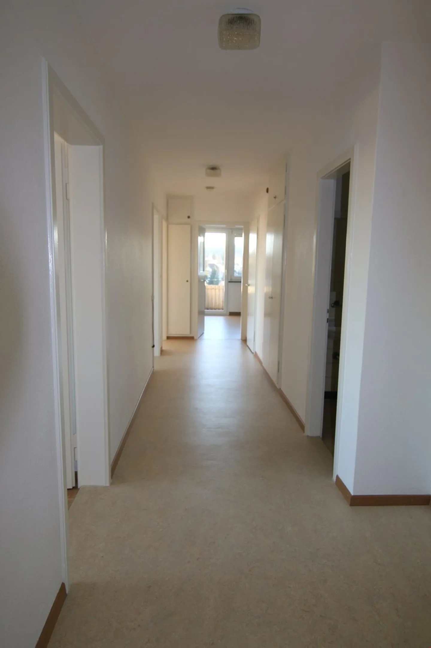 Grosszügige 4-Zimmerwohnung - Foto 8 von 9