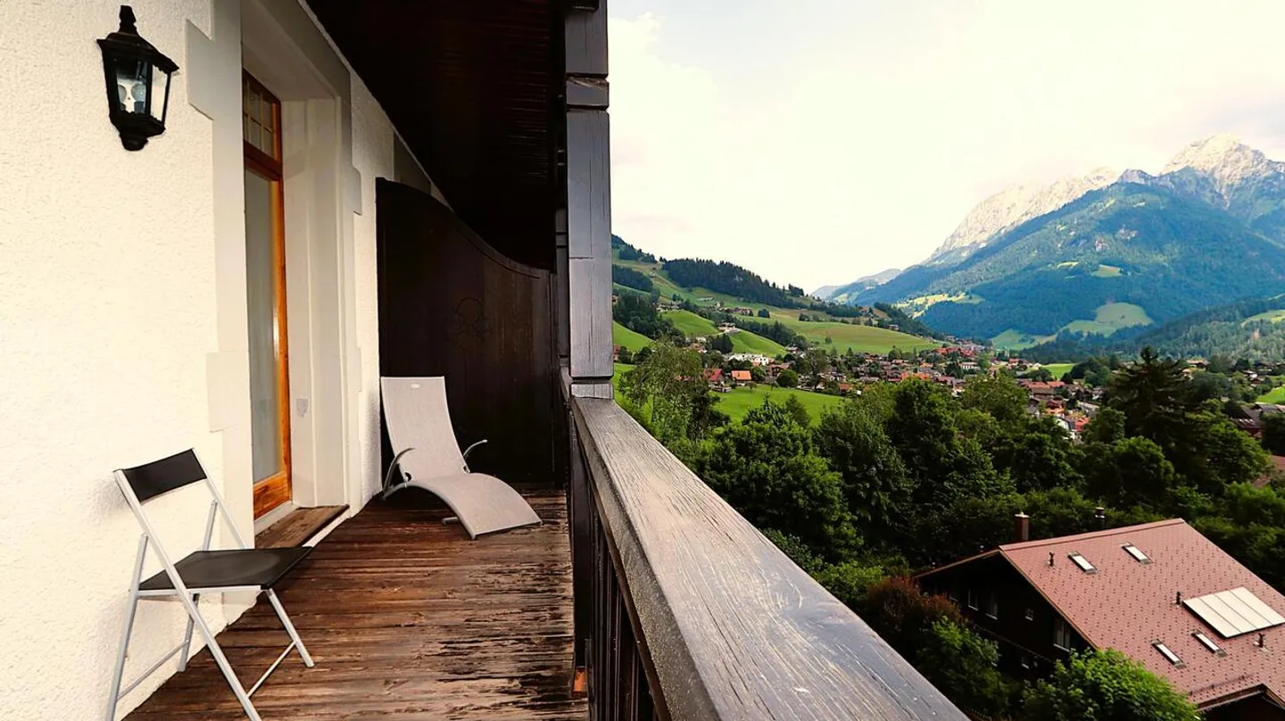 Magnificent 3.5 Room Apartment in a Historic Alpine Residence - Photo 13 of 20