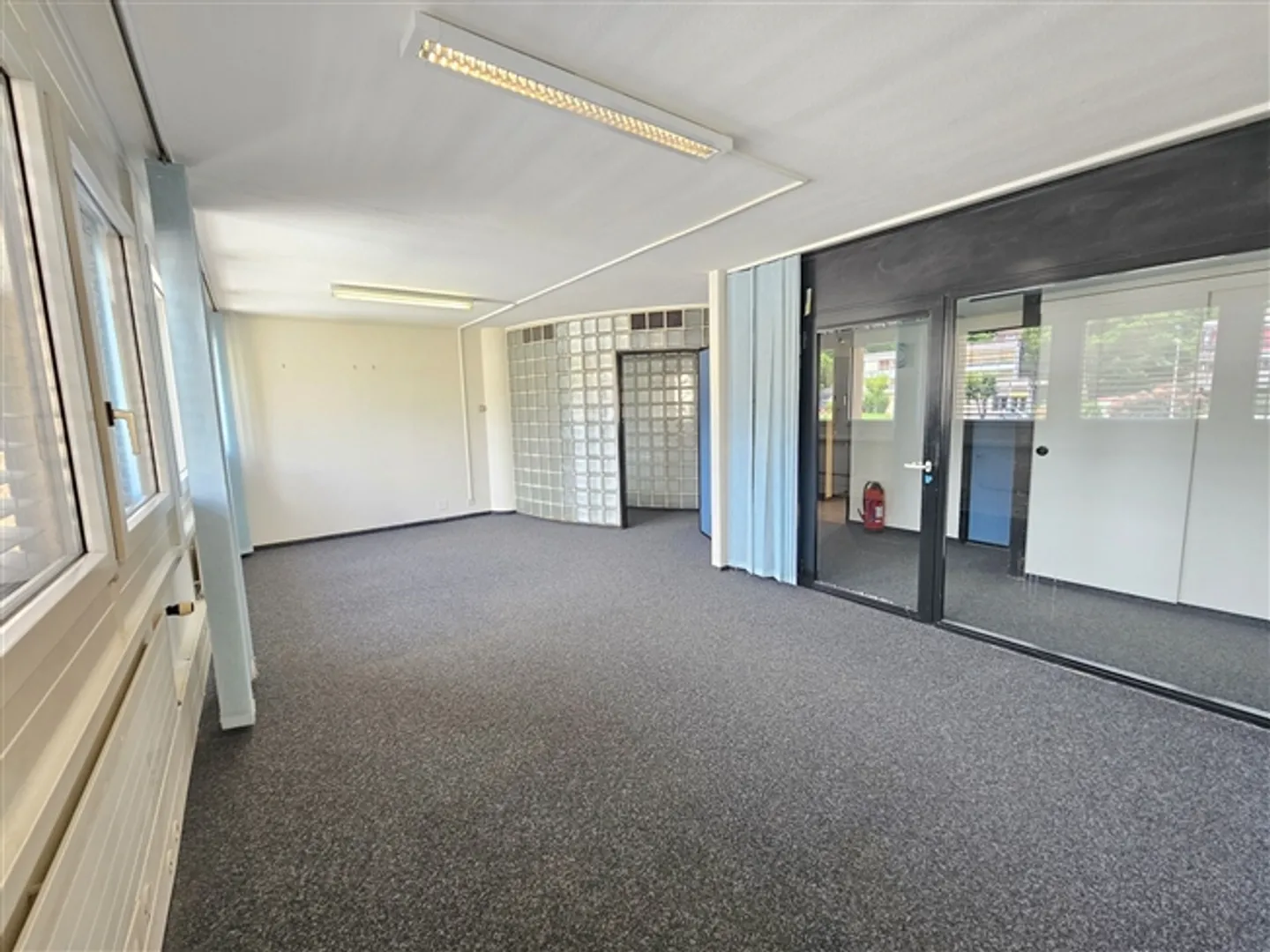 Achetez des bureaux vaudois à Renens moins cher que la location ou profitez d'un rendement de +7% - Photo 1 sur 8