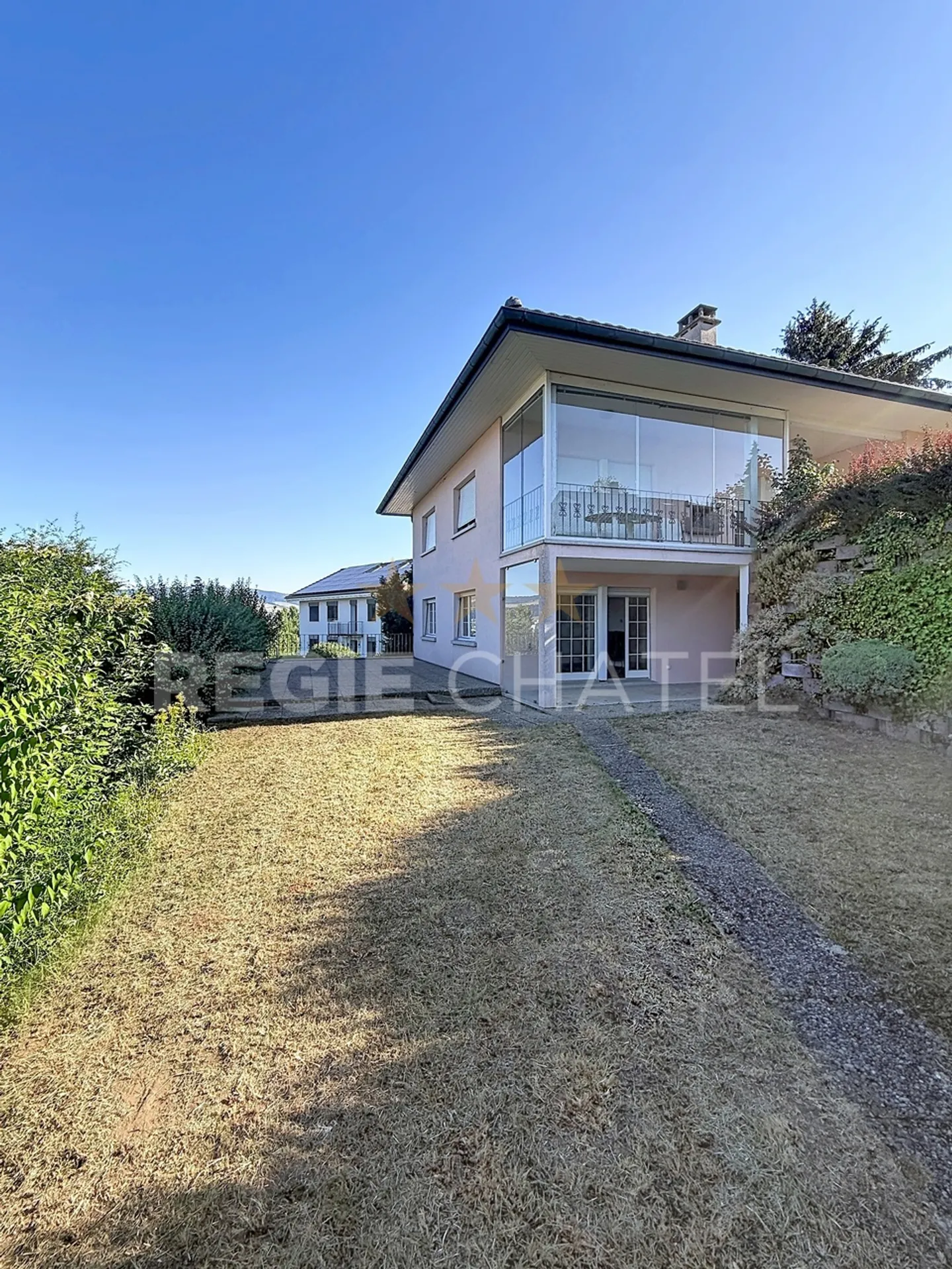 Appartamento Incantevole con Giardino - Foto 2 di 8