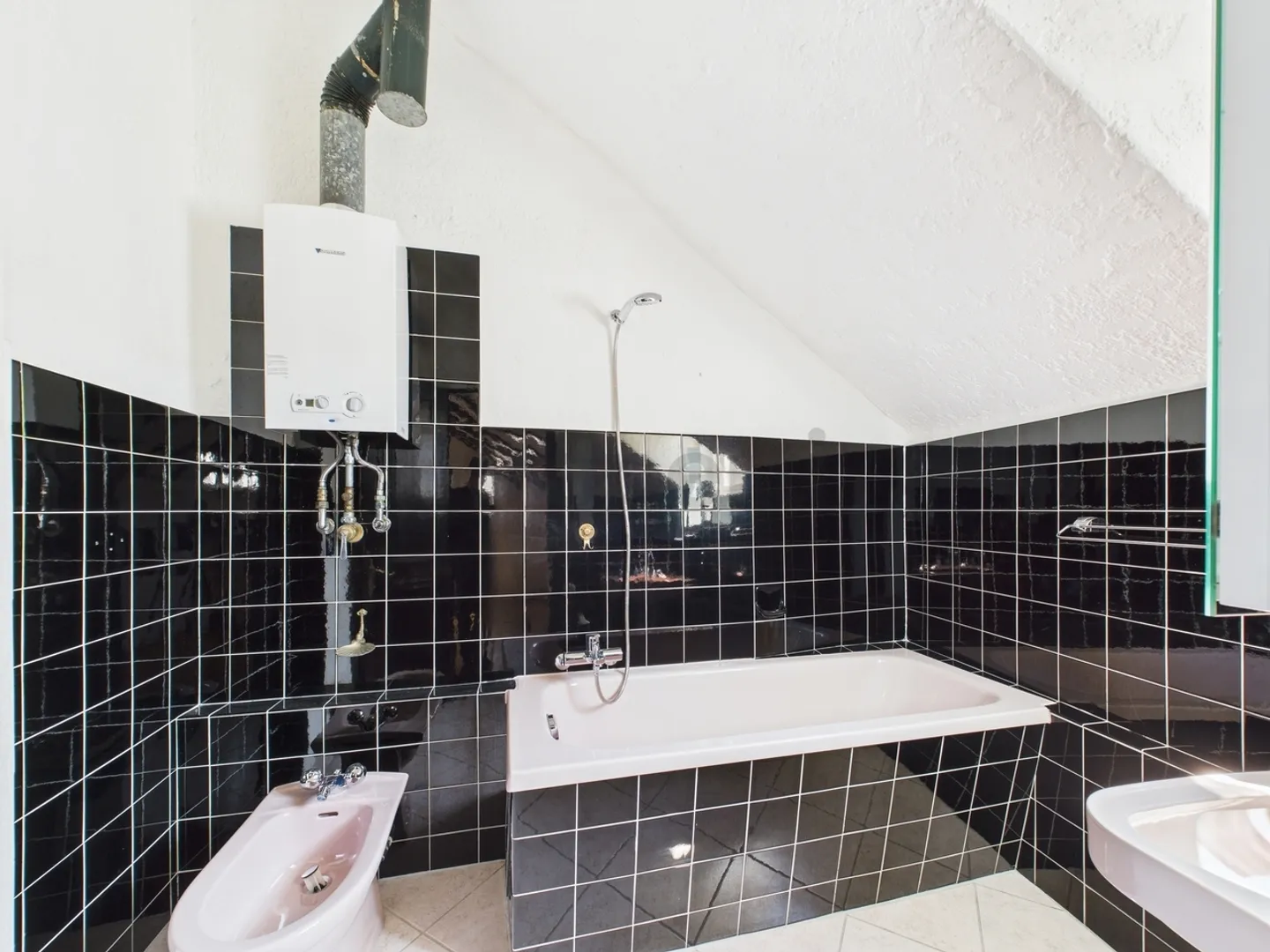 Appartement 4 pièces dans le Totengässlein historique au cœur de la vieille ville de Bâle - Photo 9 sur 12