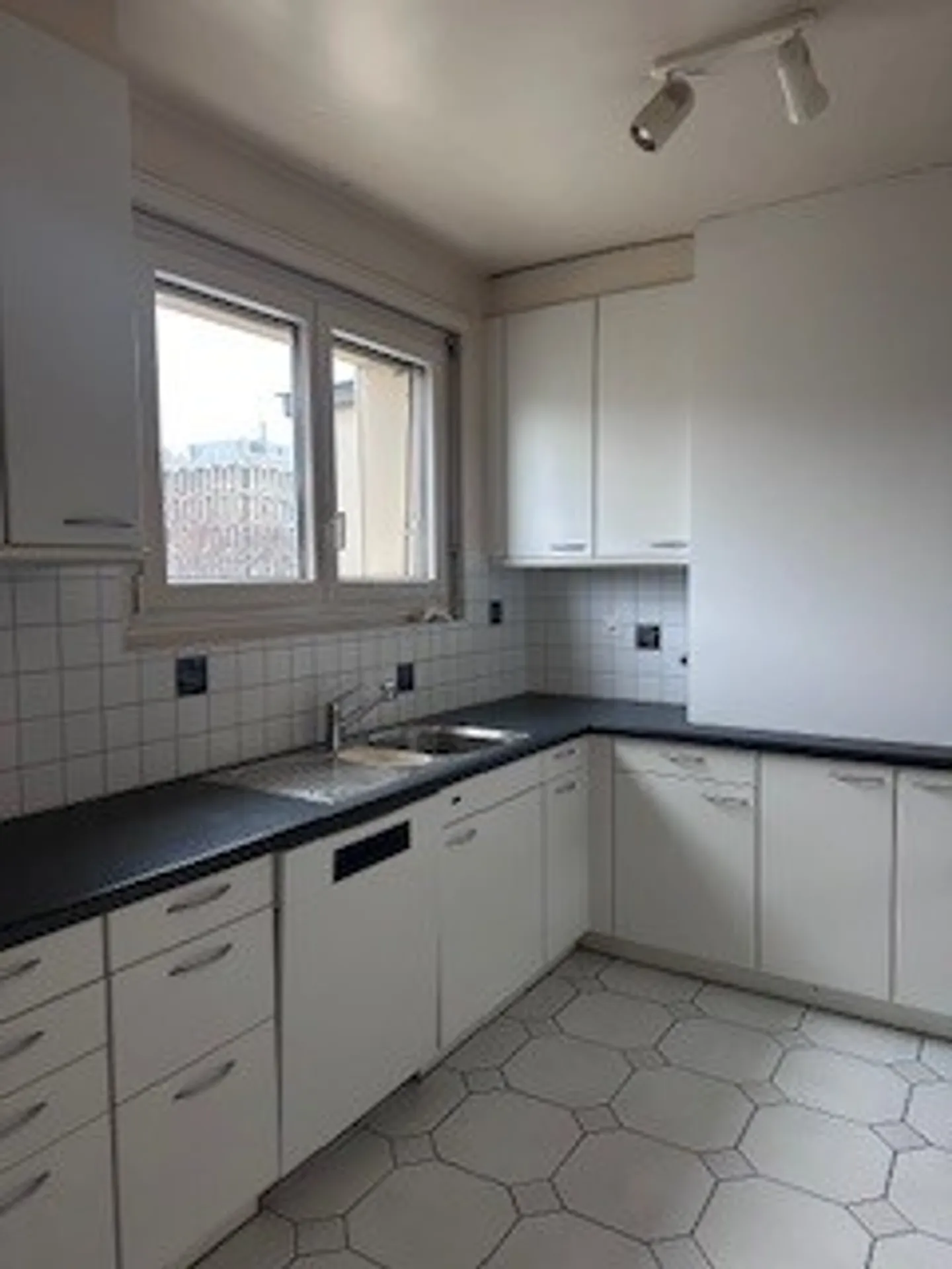 Duplex spazioso con balconi - Foto 4 di 9