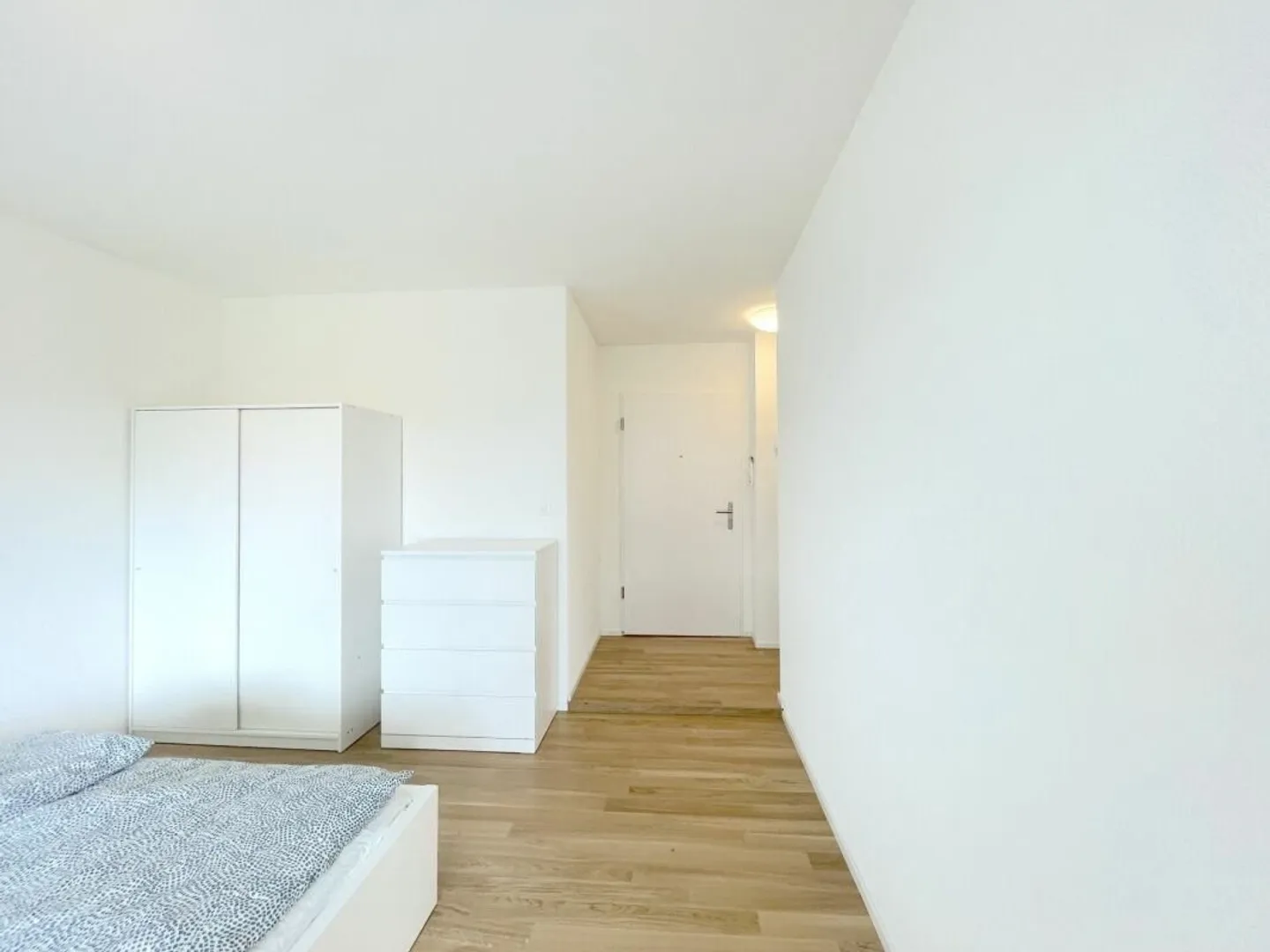 ZENTRAL - MÖBLIERT - SANIERT - Foto 4 von 8