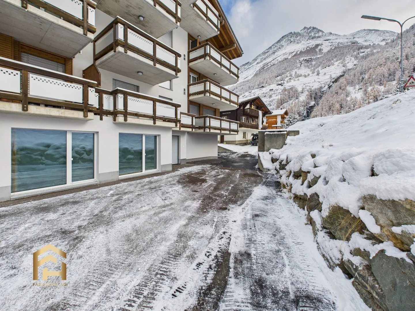 Centrally Located Car Garages in Täsch - Photo 6 of 13