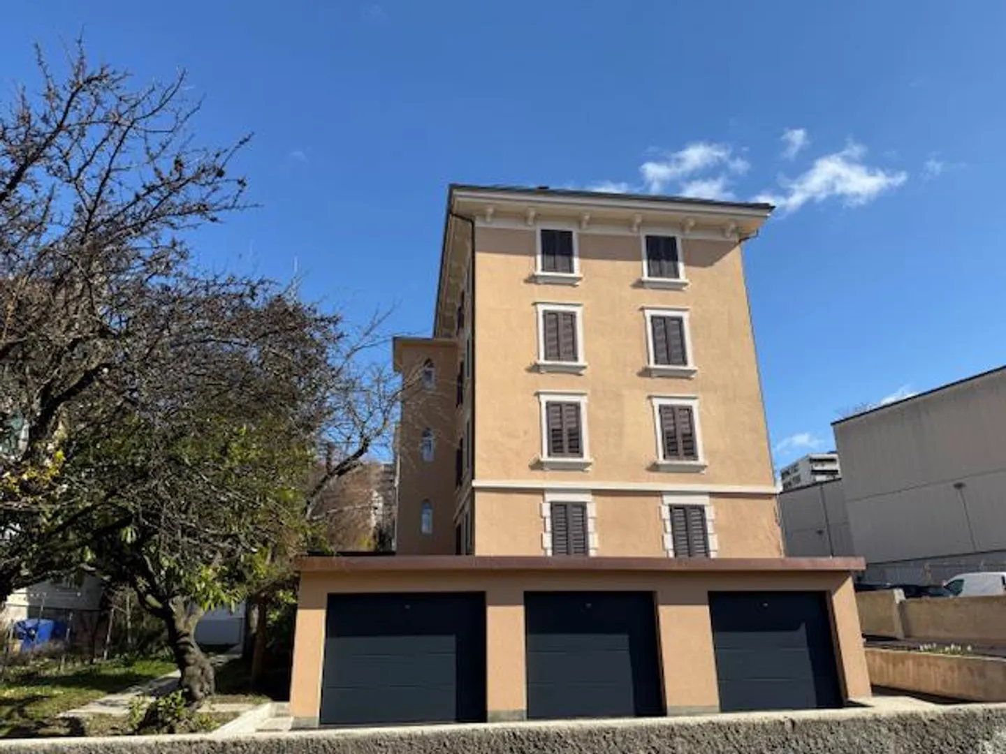 Lausanne les Hauts, edificio di 4 appartamenti e ufficio indipendente - Foto 2 di 4