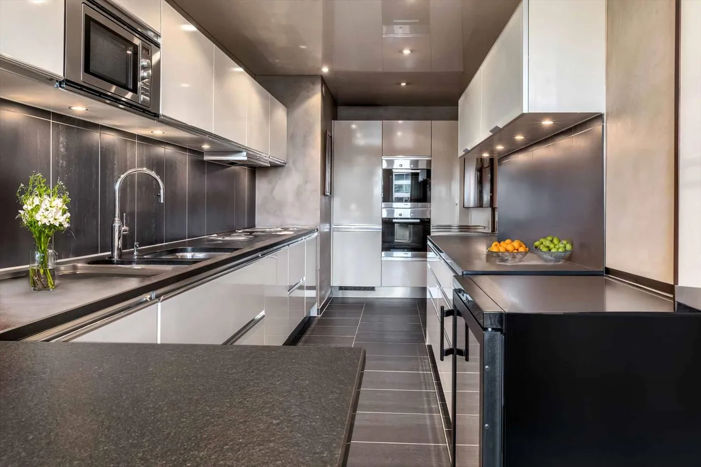 Superb 7-room apartment crossing just steps from Eaux-Vives - Photo 4 of 8