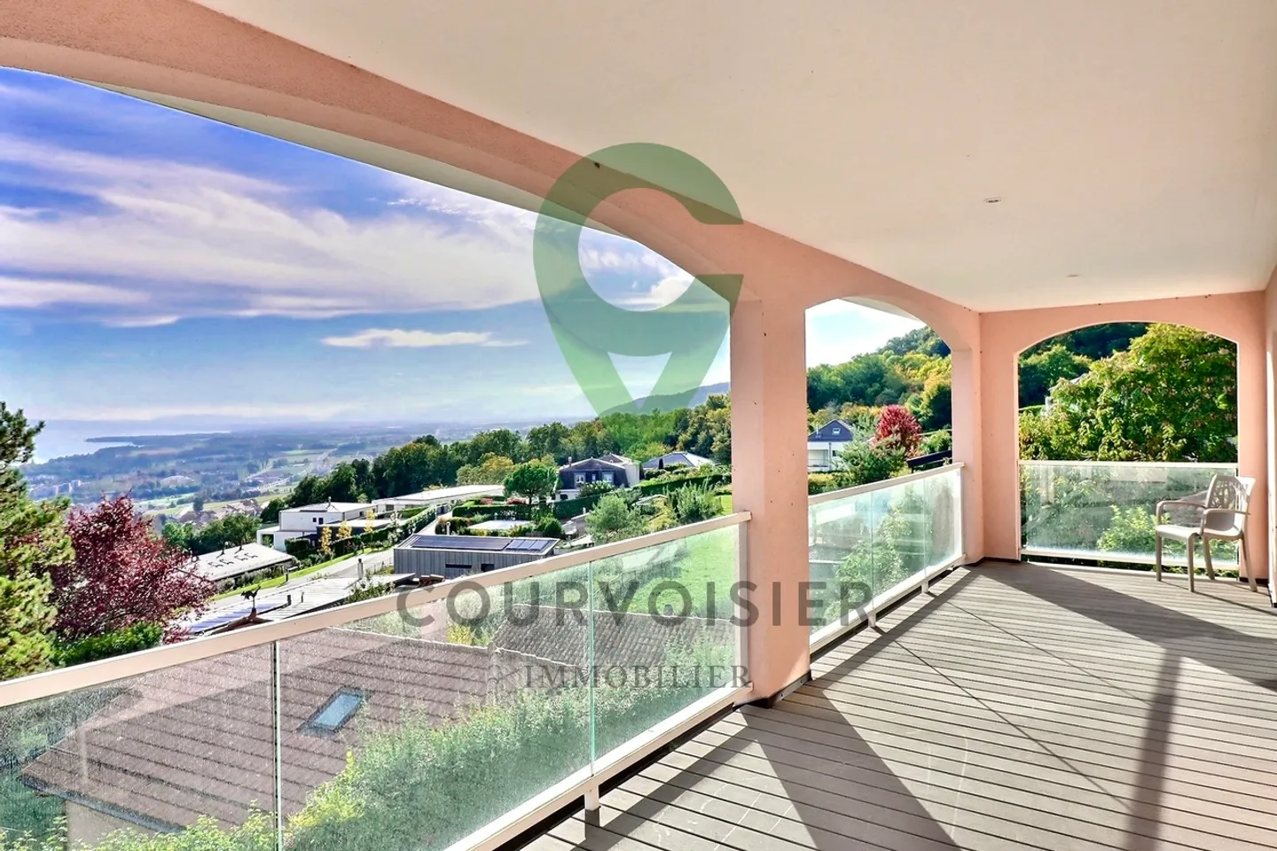 Prächtiges Anwesen mit Aussicht, Charme und Erweiterungspotenzial - Foto 1 von 11