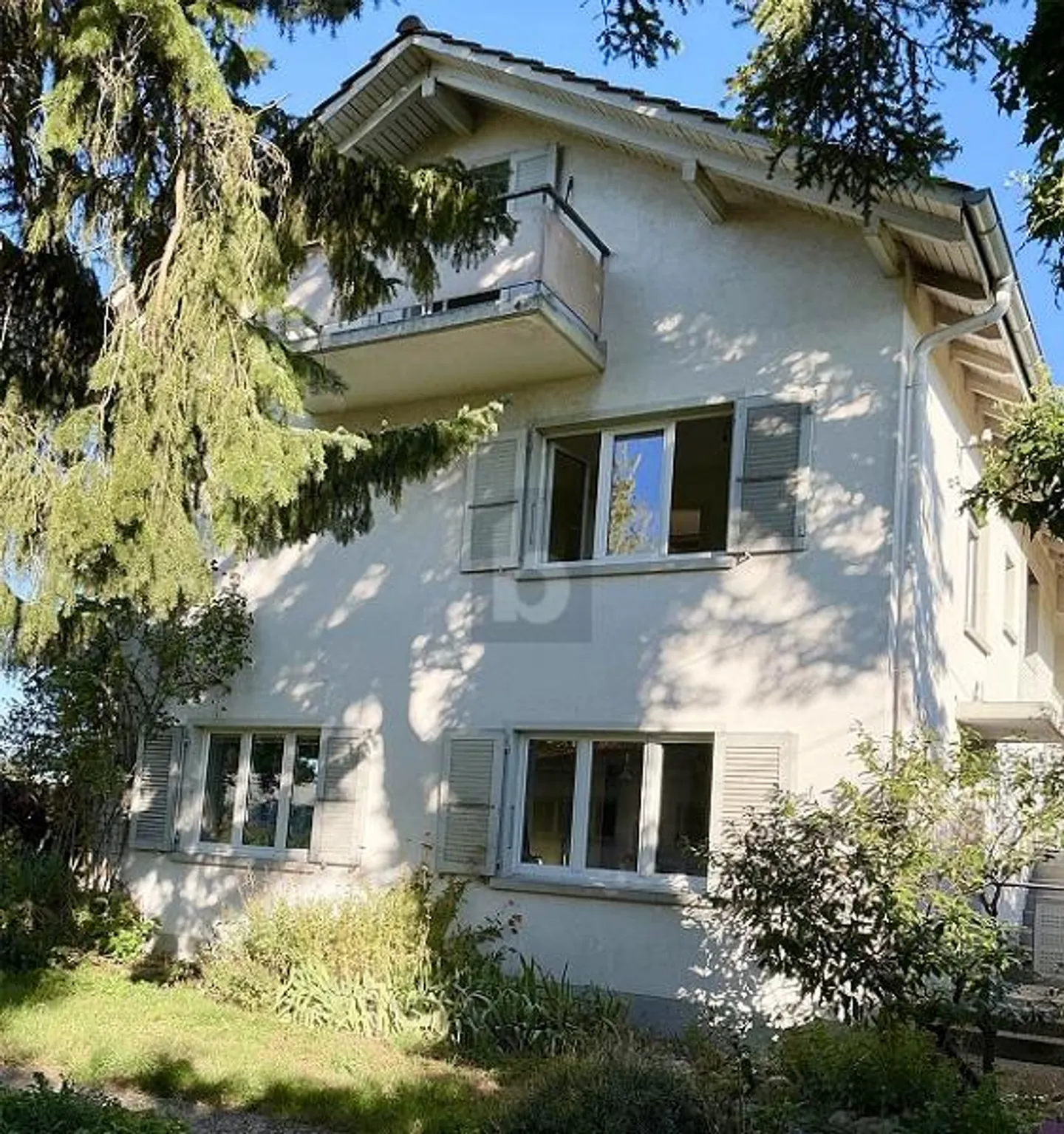 FRESHLY RENOVATED WITH GARDEN AND TERRACE - Photo 1 of 6